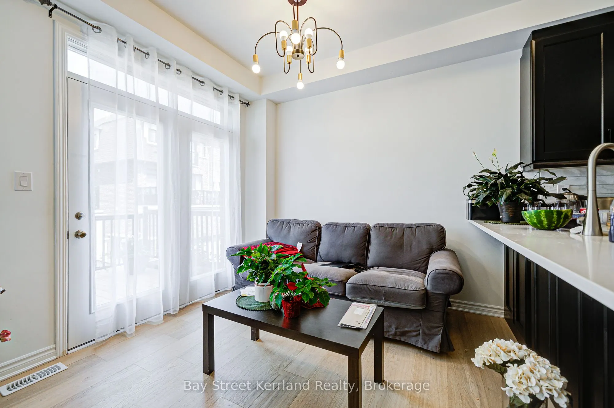 145 Settlers Road E