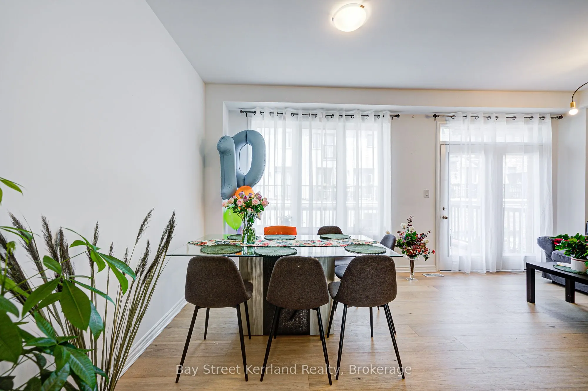 145 Settlers Road E