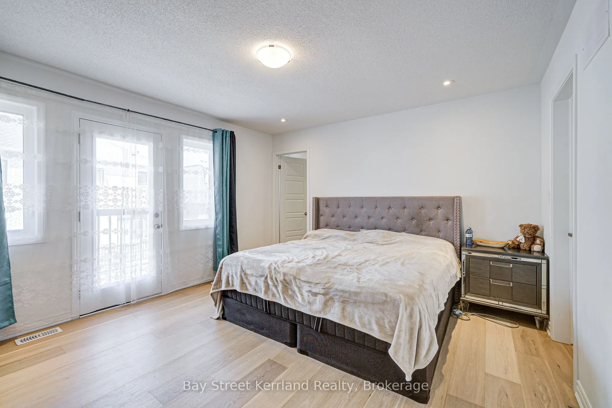 145 Settlers Road E