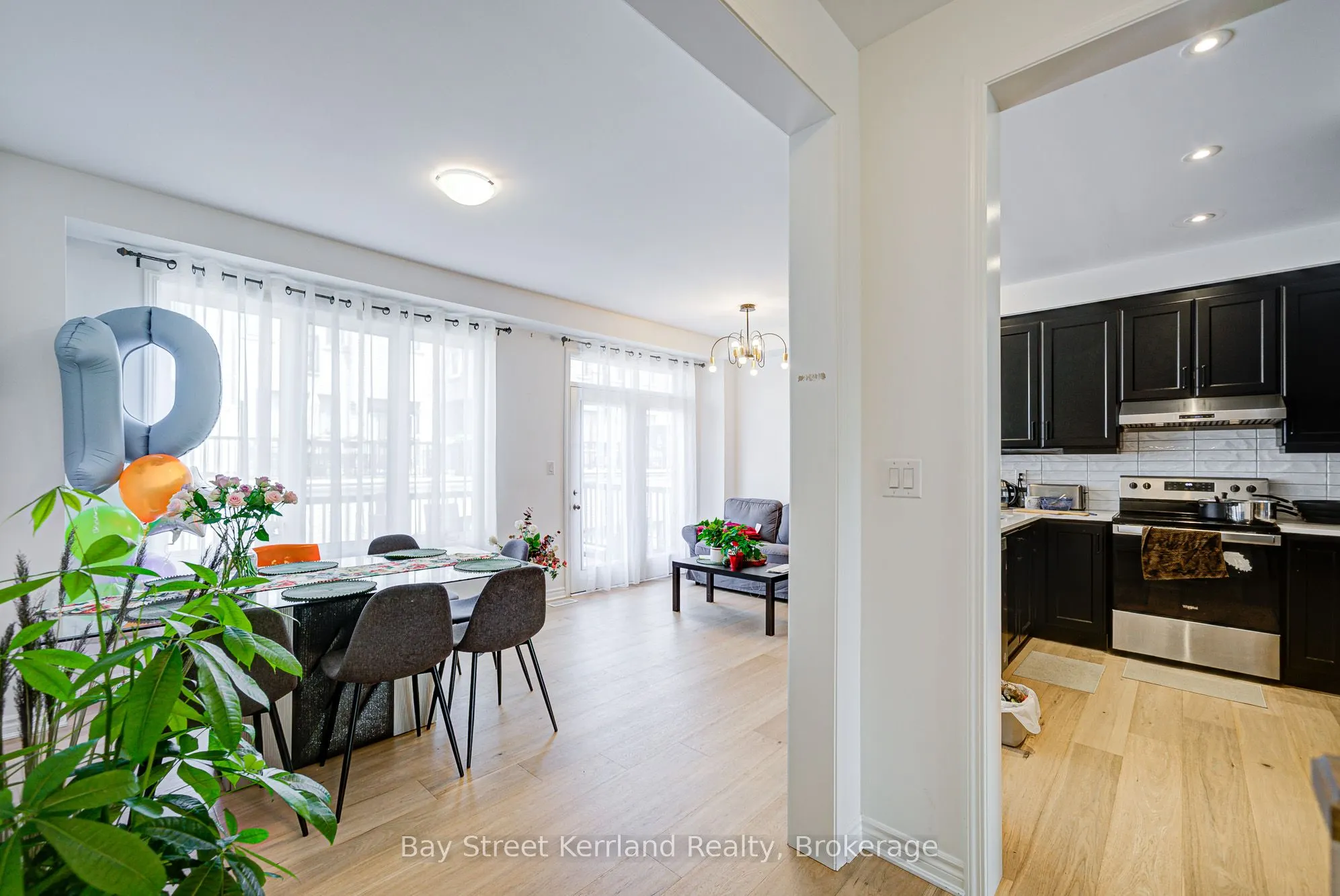 145 Settlers Road E