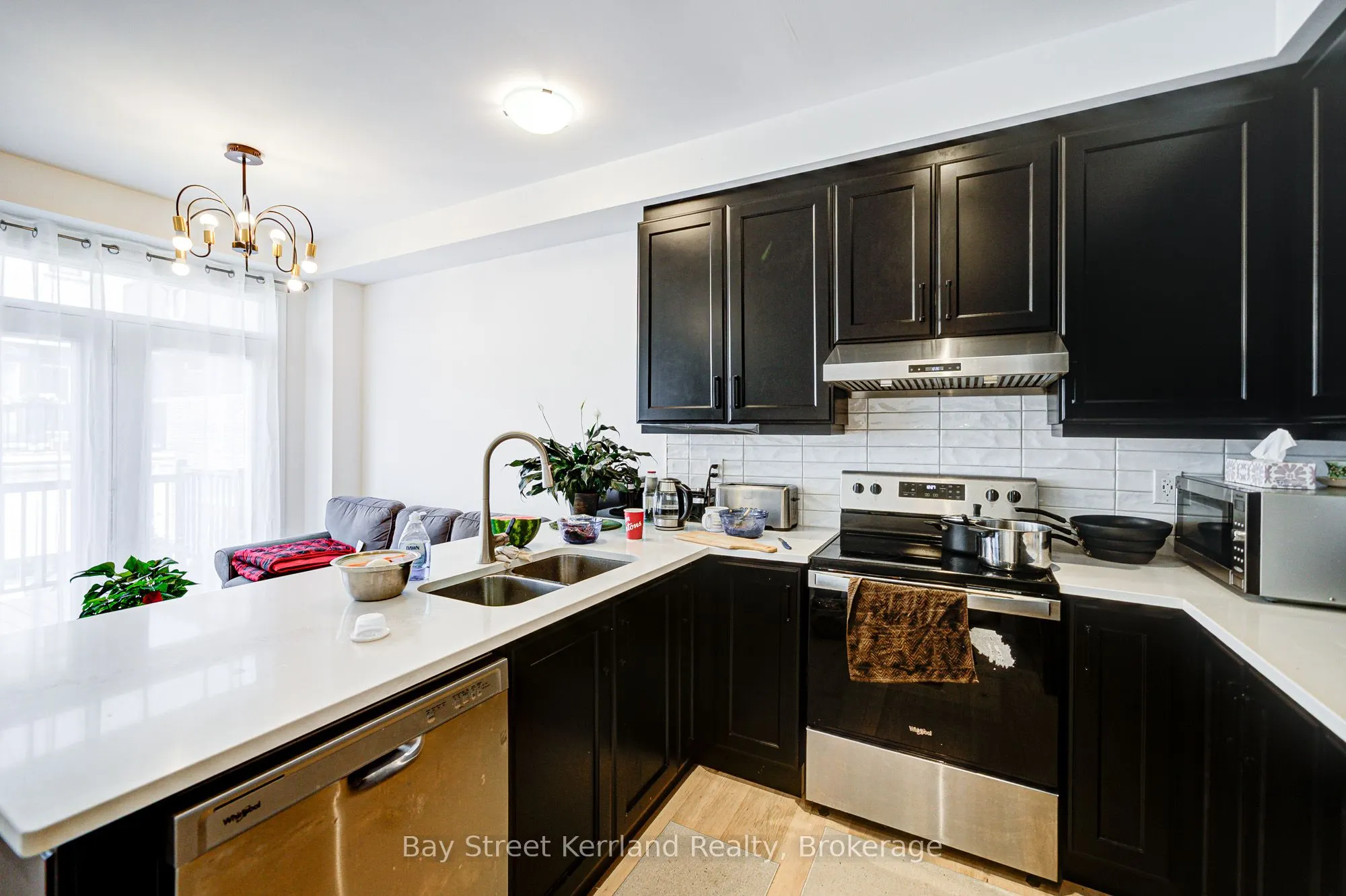 145 Settlers Road E