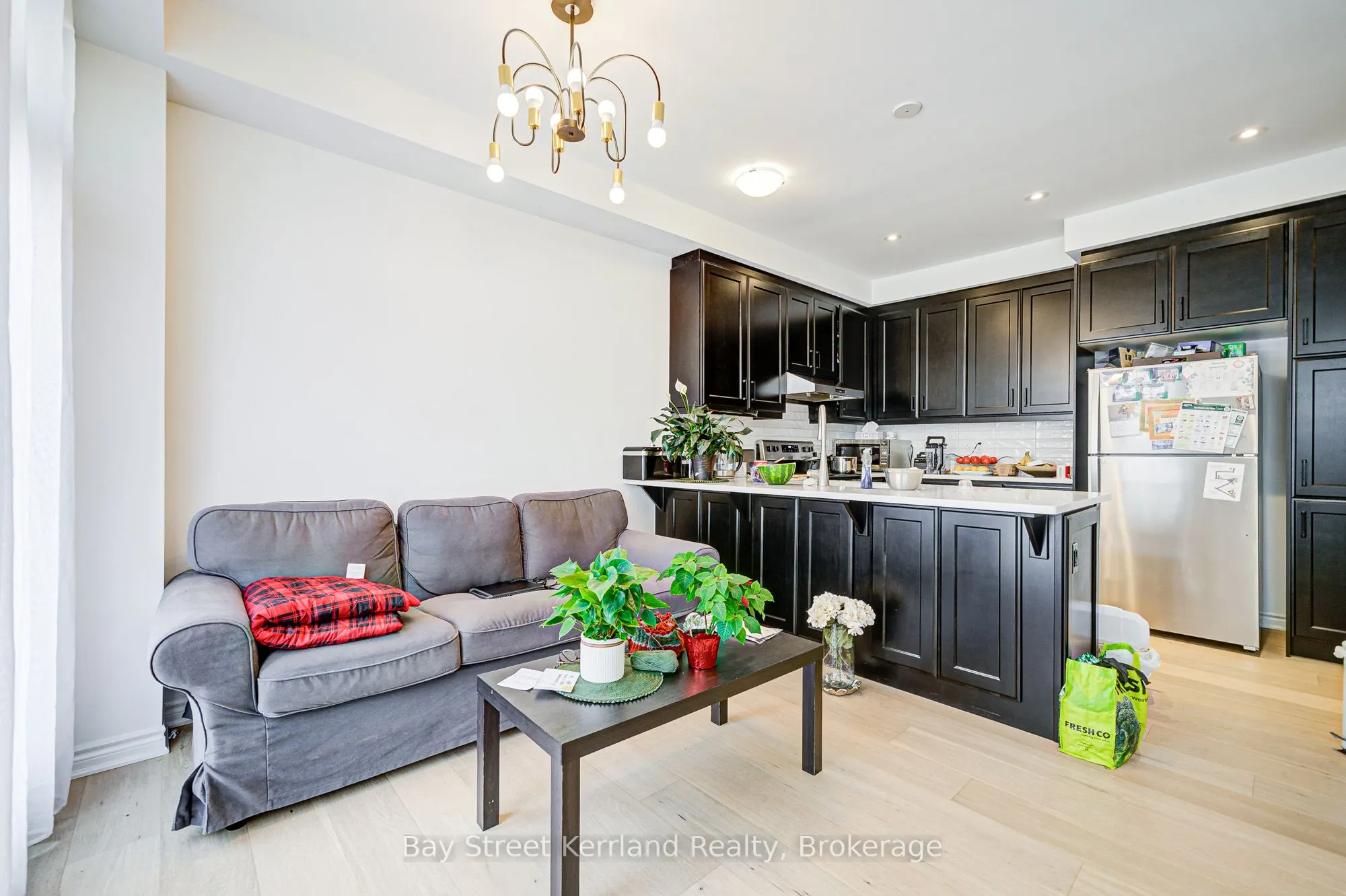 145 Settlers Road E