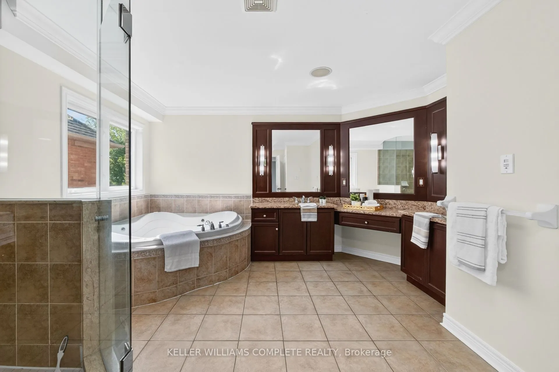 3322 Fox Run Circle