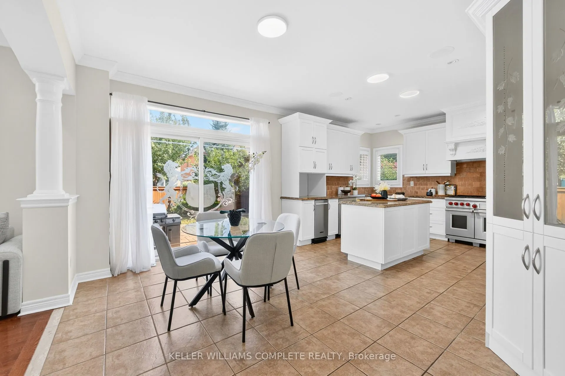 3322 Fox Run Circle