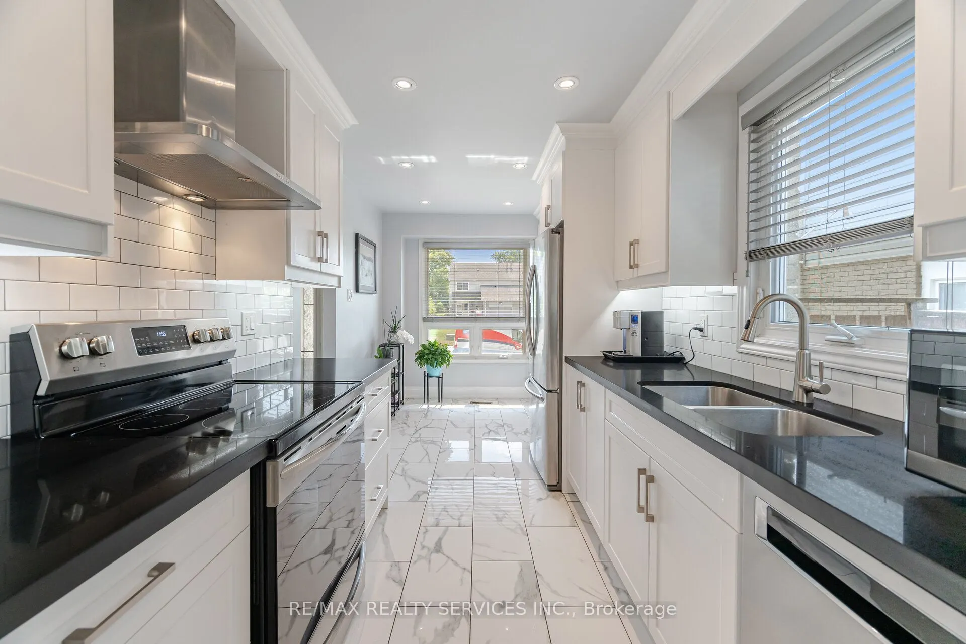 12 Sparklett Crescent