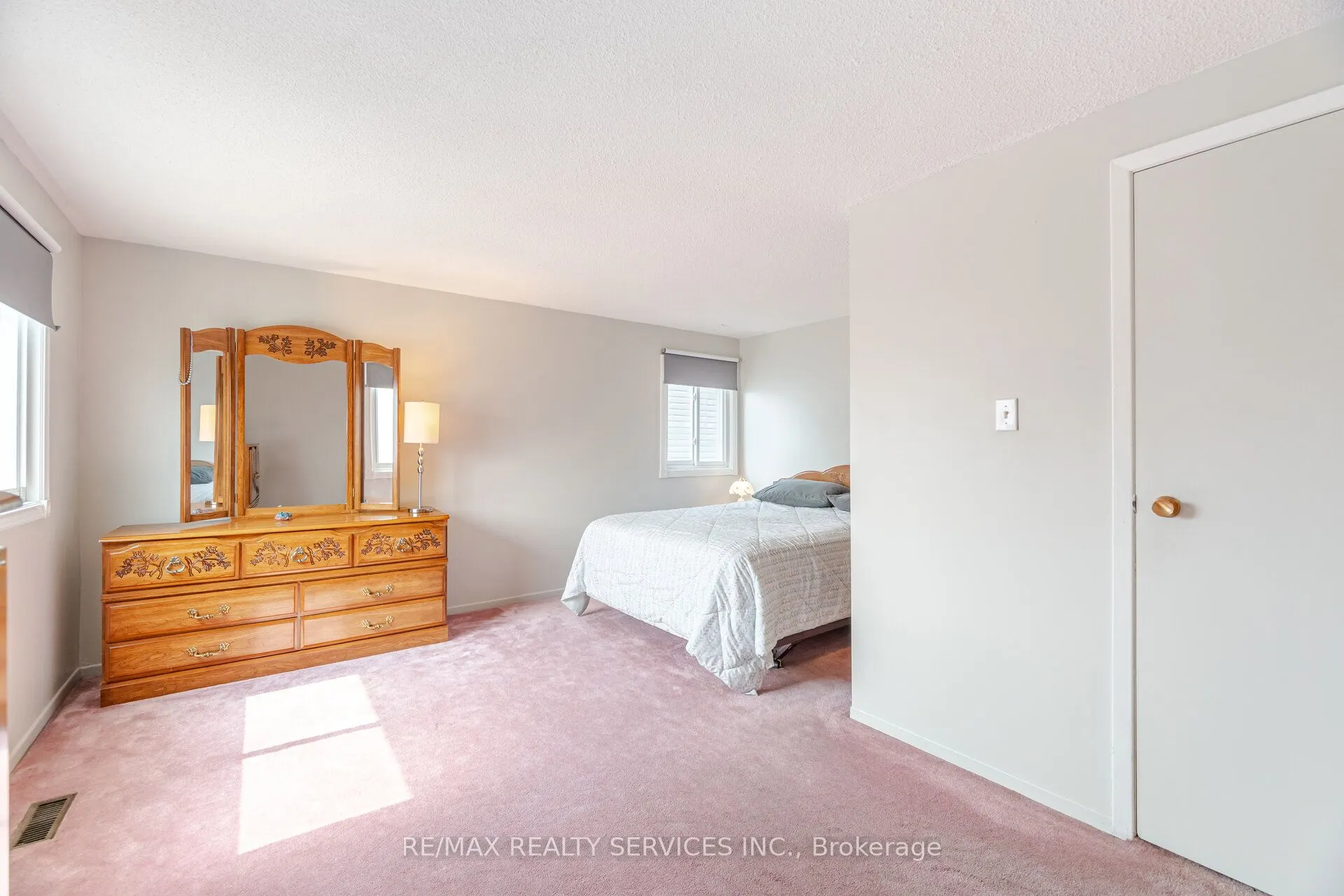 12 Sparklett Crescent