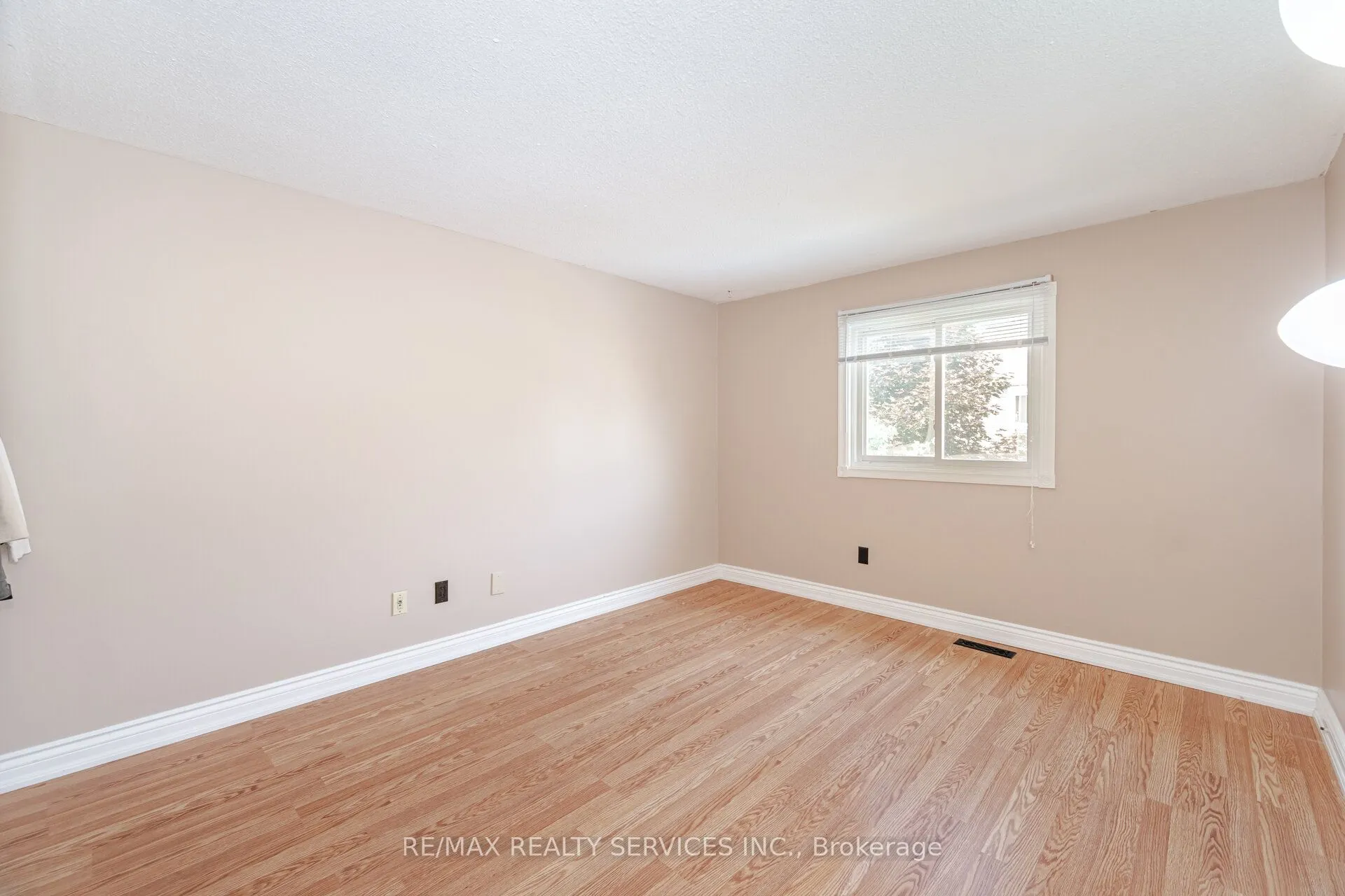 12 Sparklett Crescent