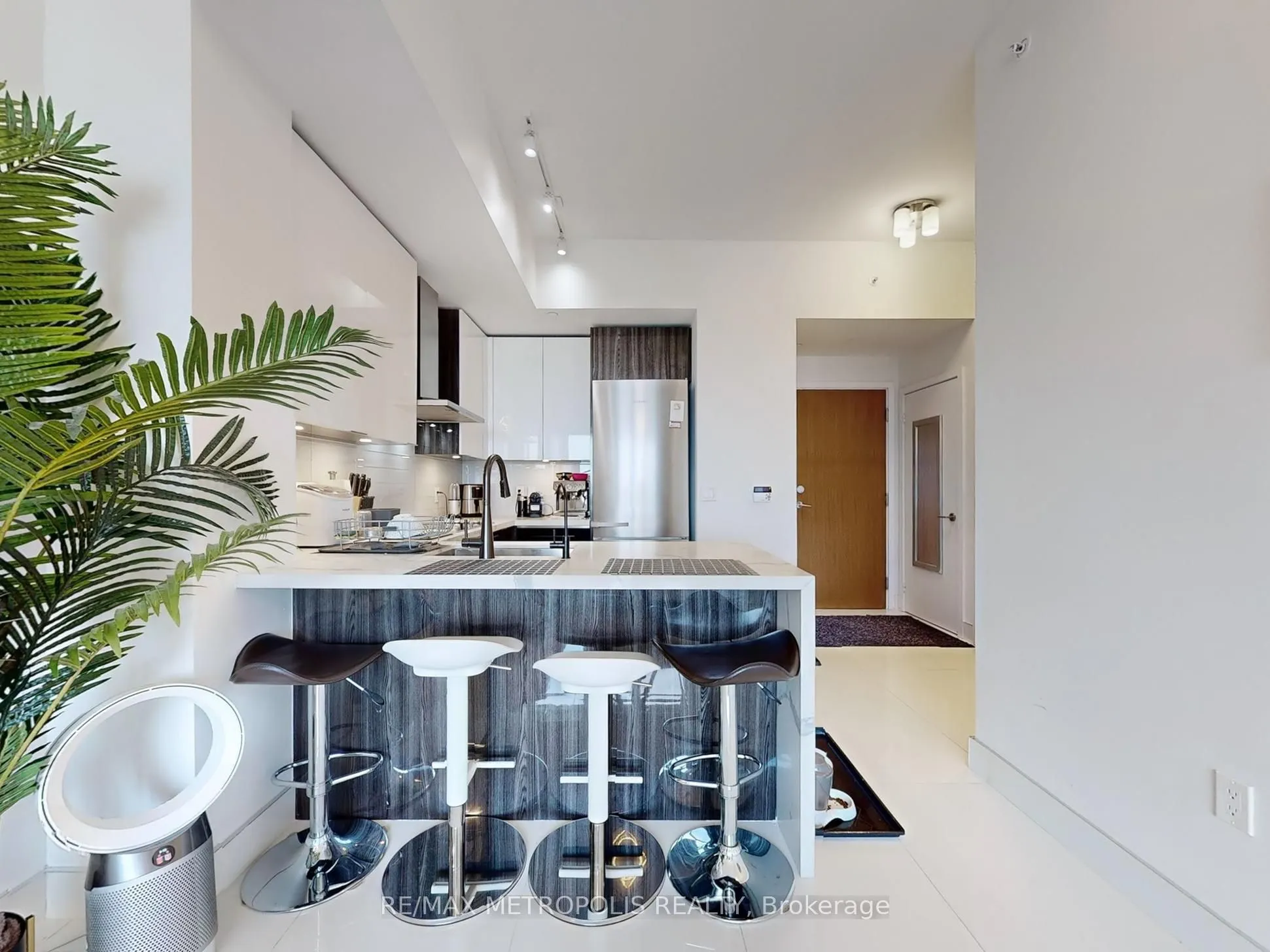 20 Shore Breeze Drive, #4504