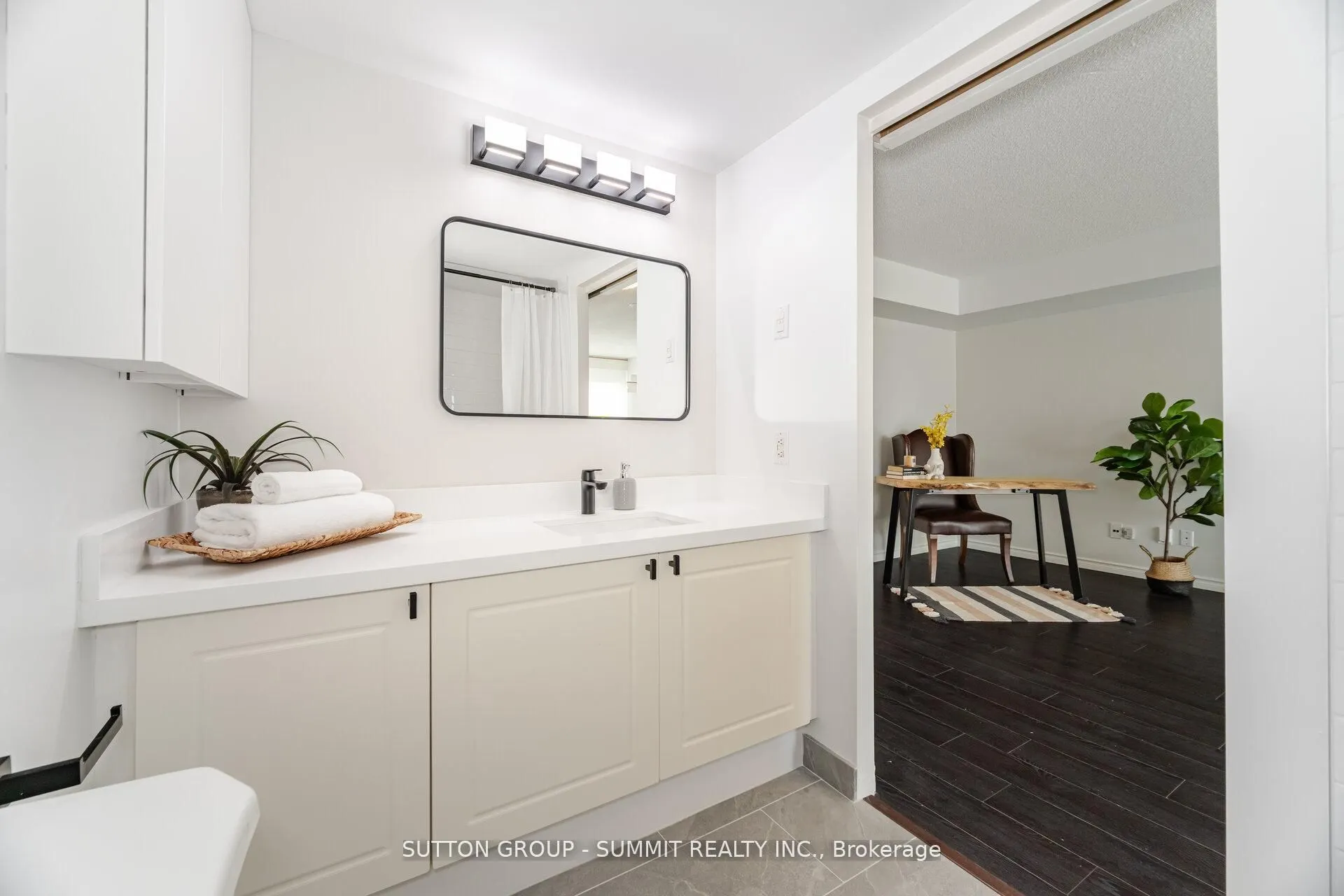 250 MANITOBA Street, #709