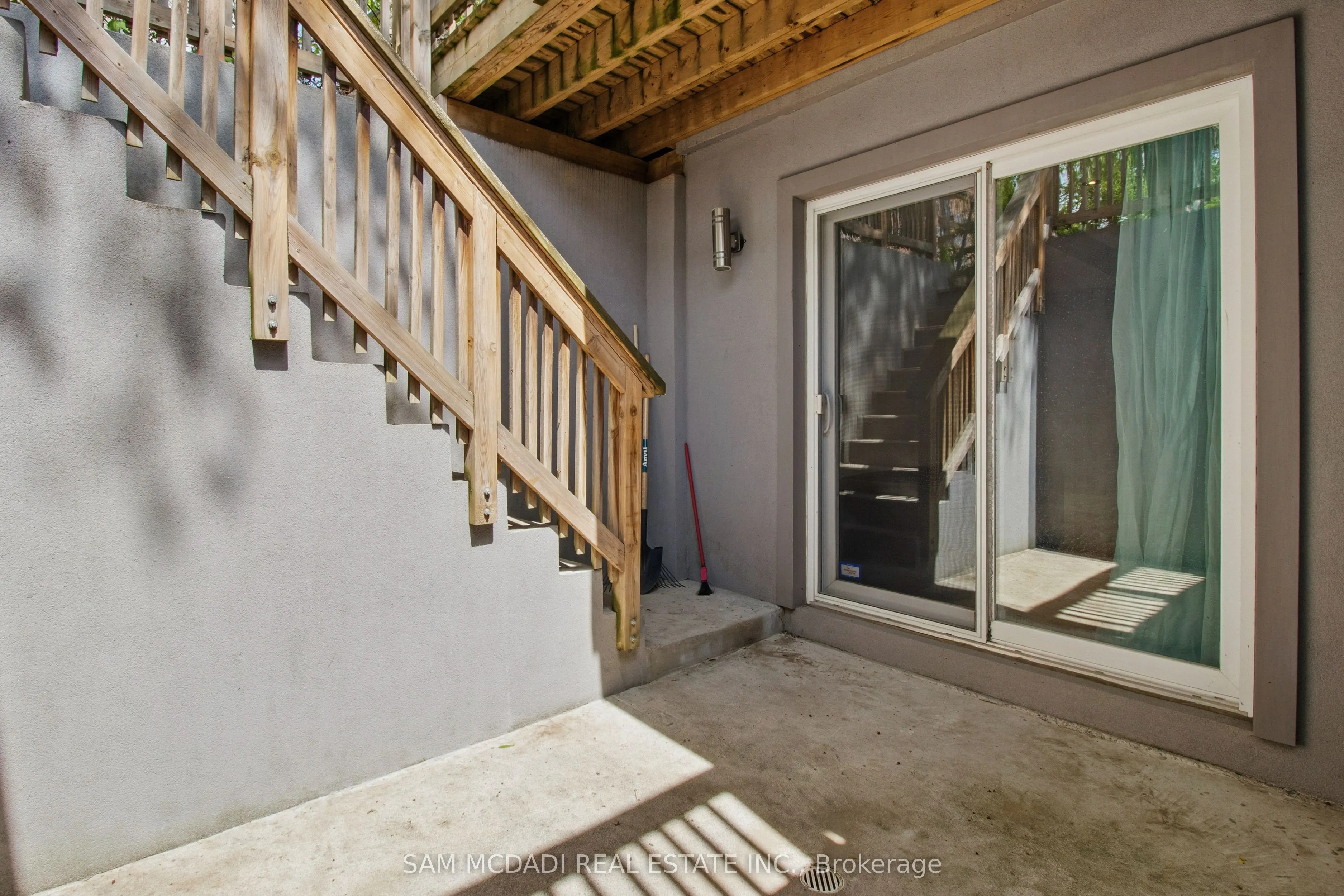 1050 Caven Street