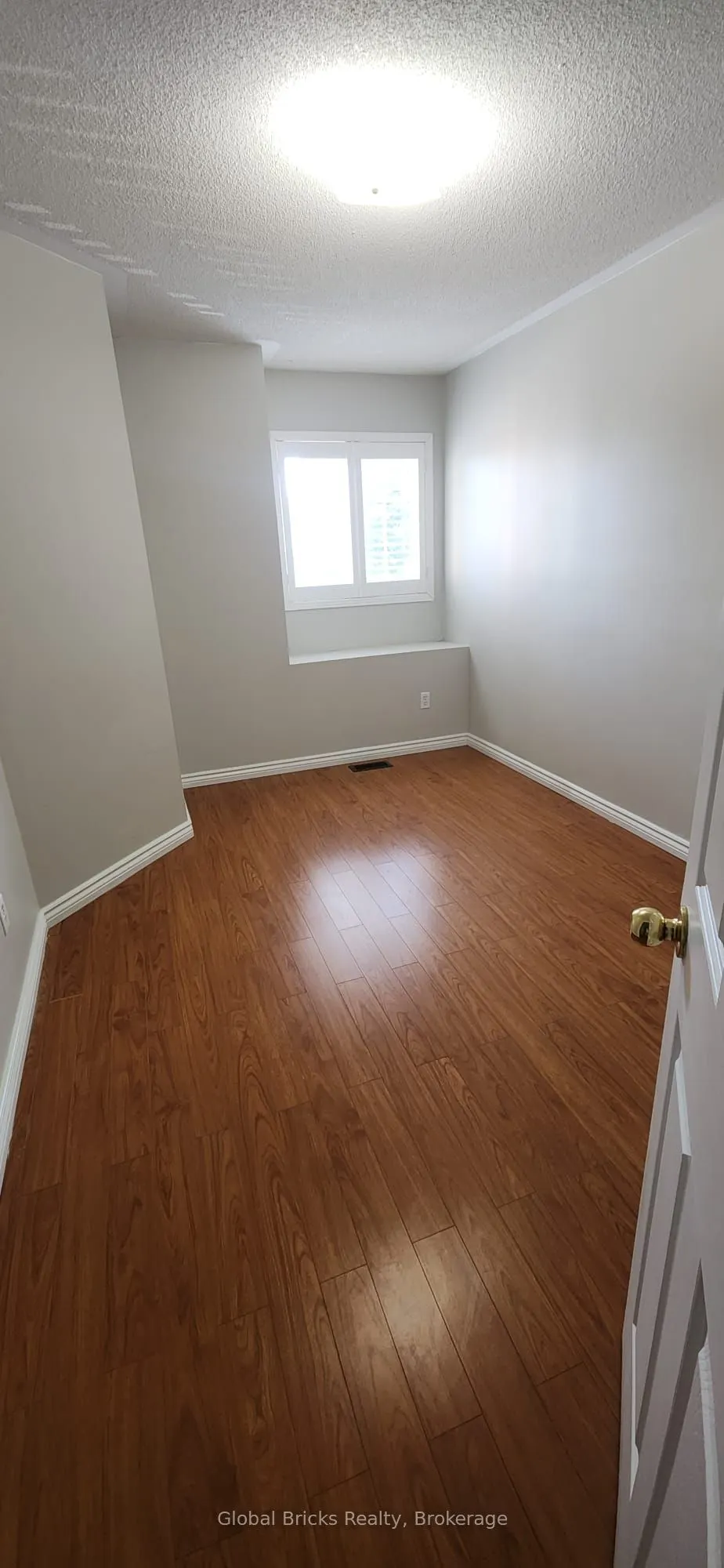 4187 Goldenrod Crescent