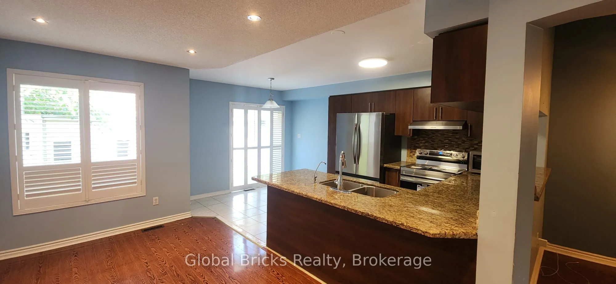 4187 Goldenrod Crescent