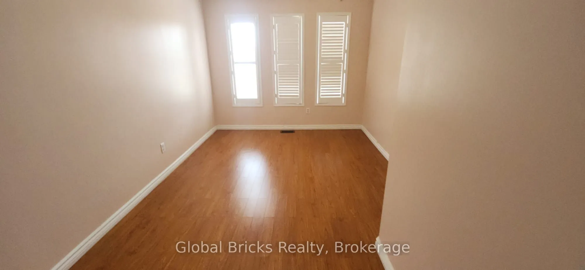 4187 Goldenrod Crescent