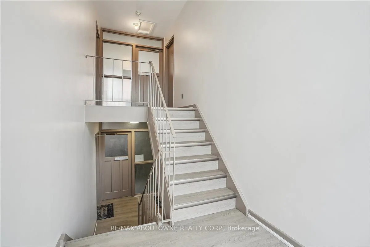 2354 Queensway Drive, #2