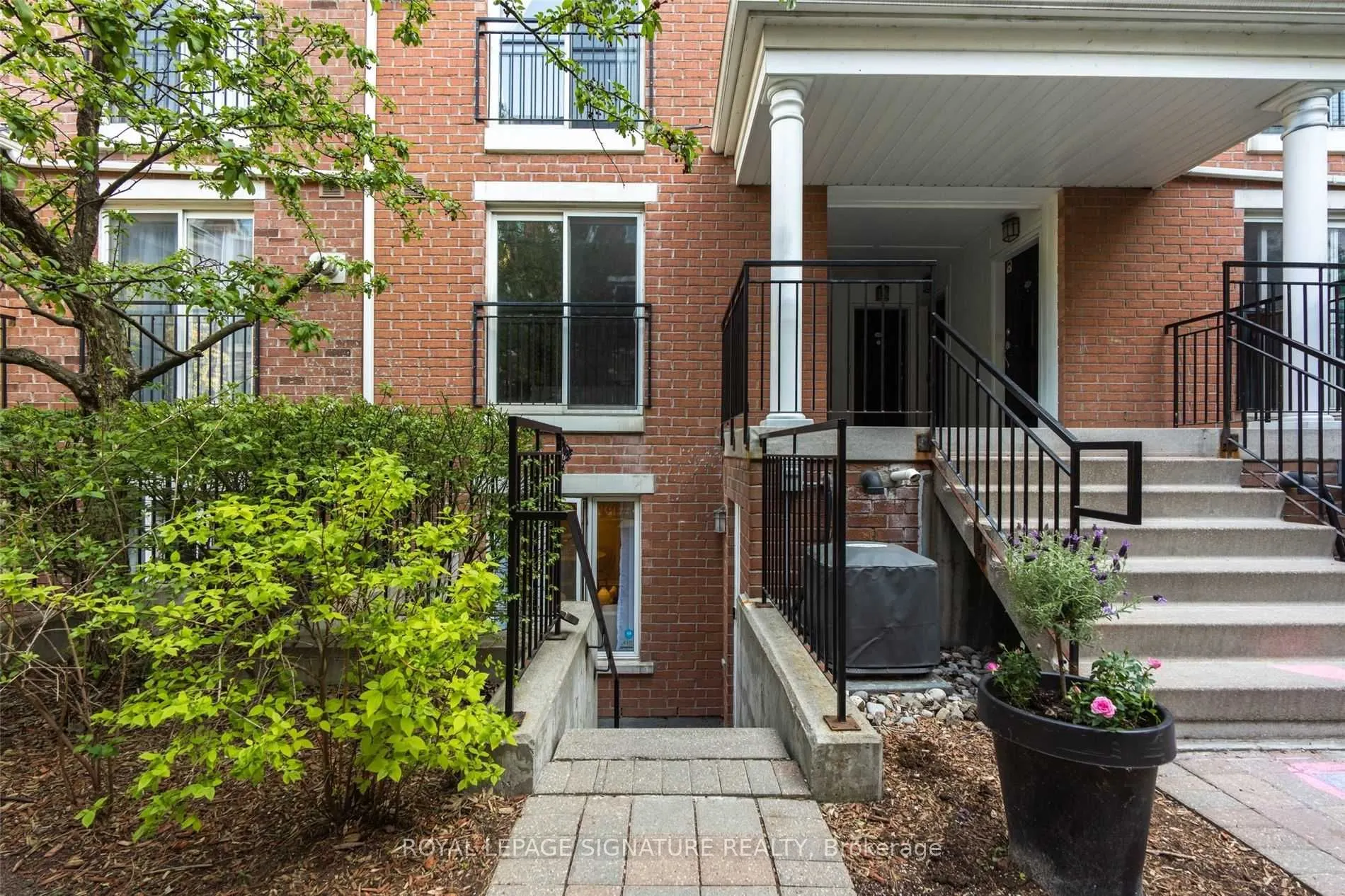 16 Laidlaw Street, #926