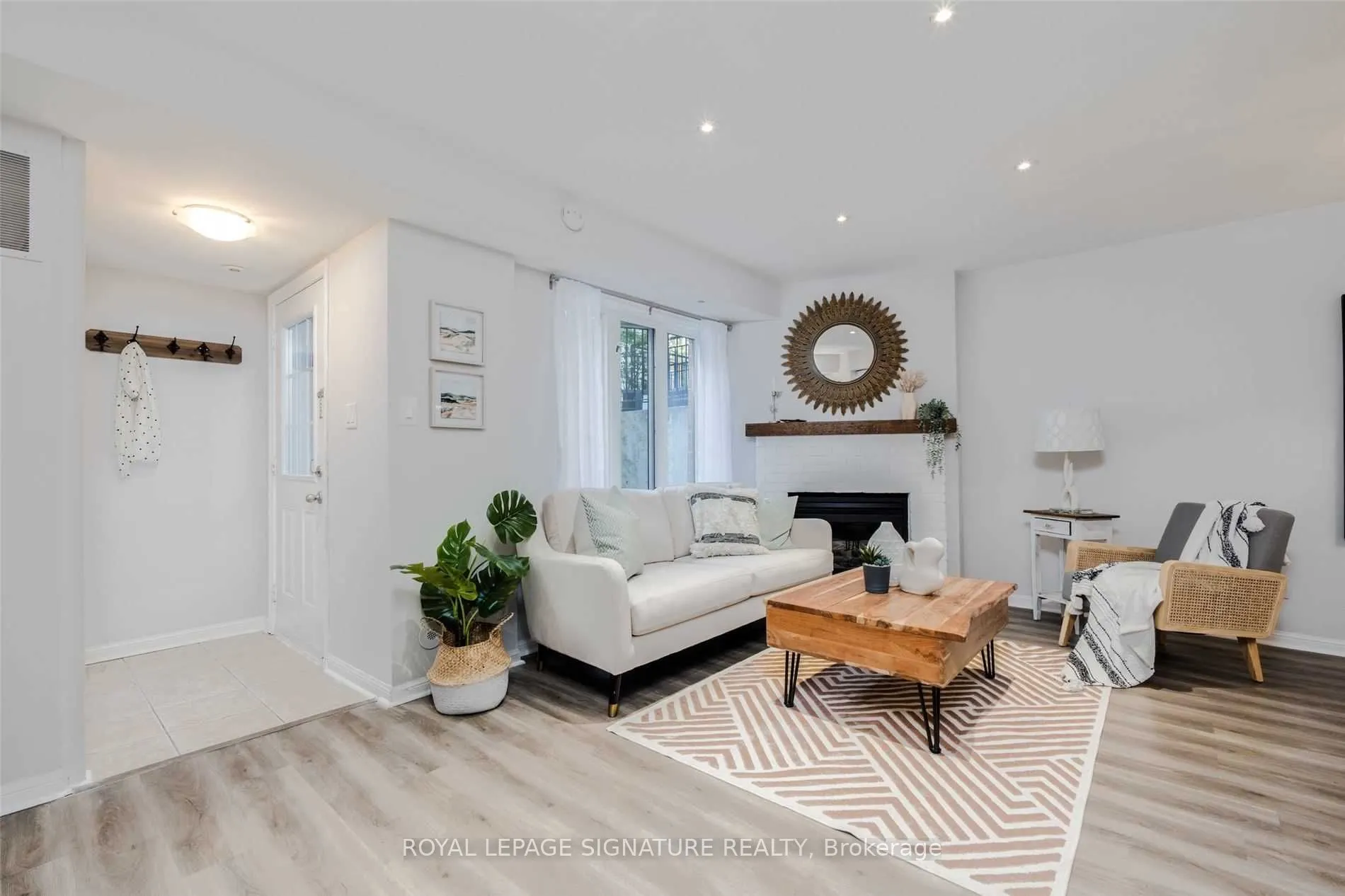16 Laidlaw Street, #926