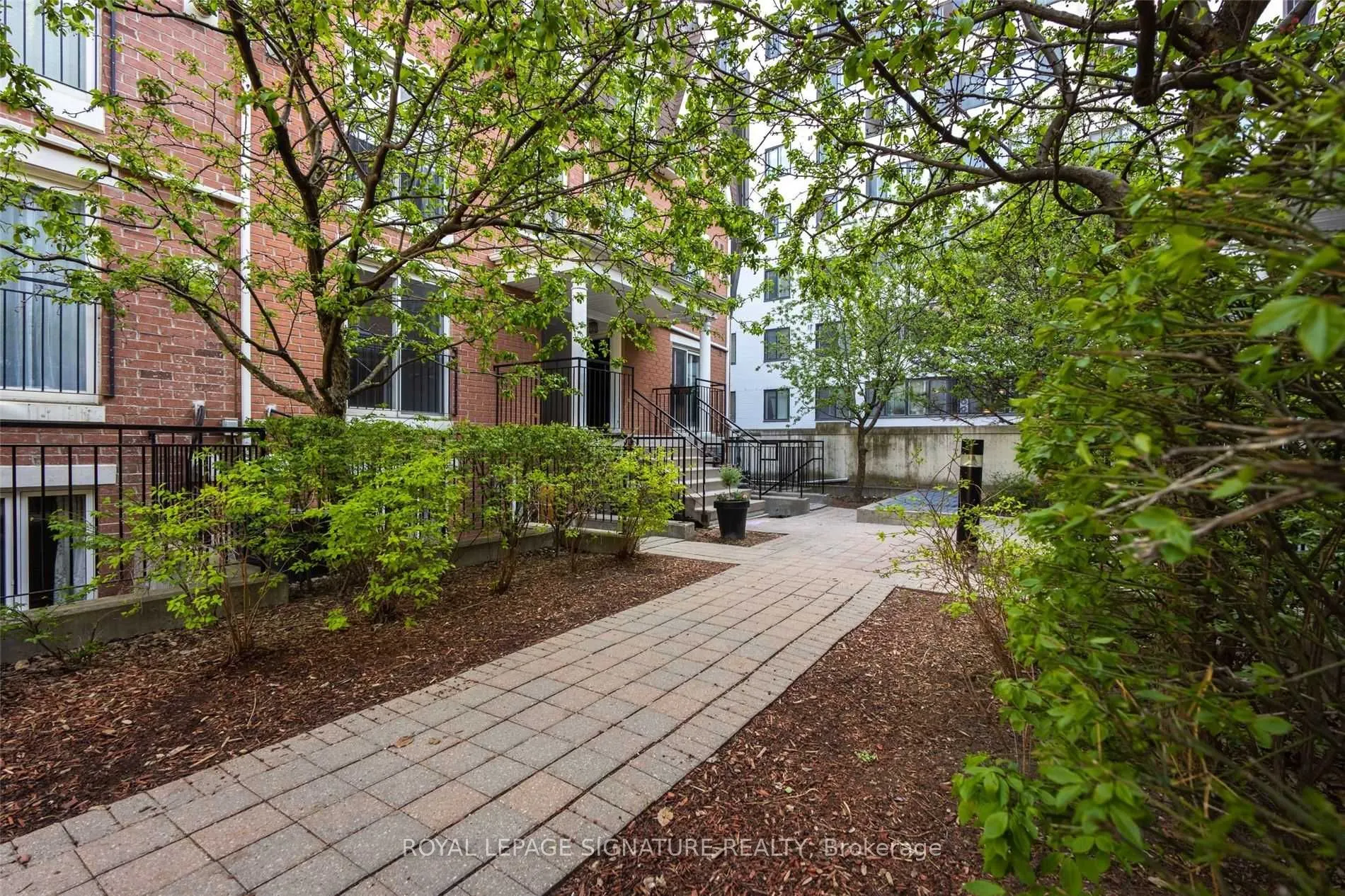 16 Laidlaw Street, #926