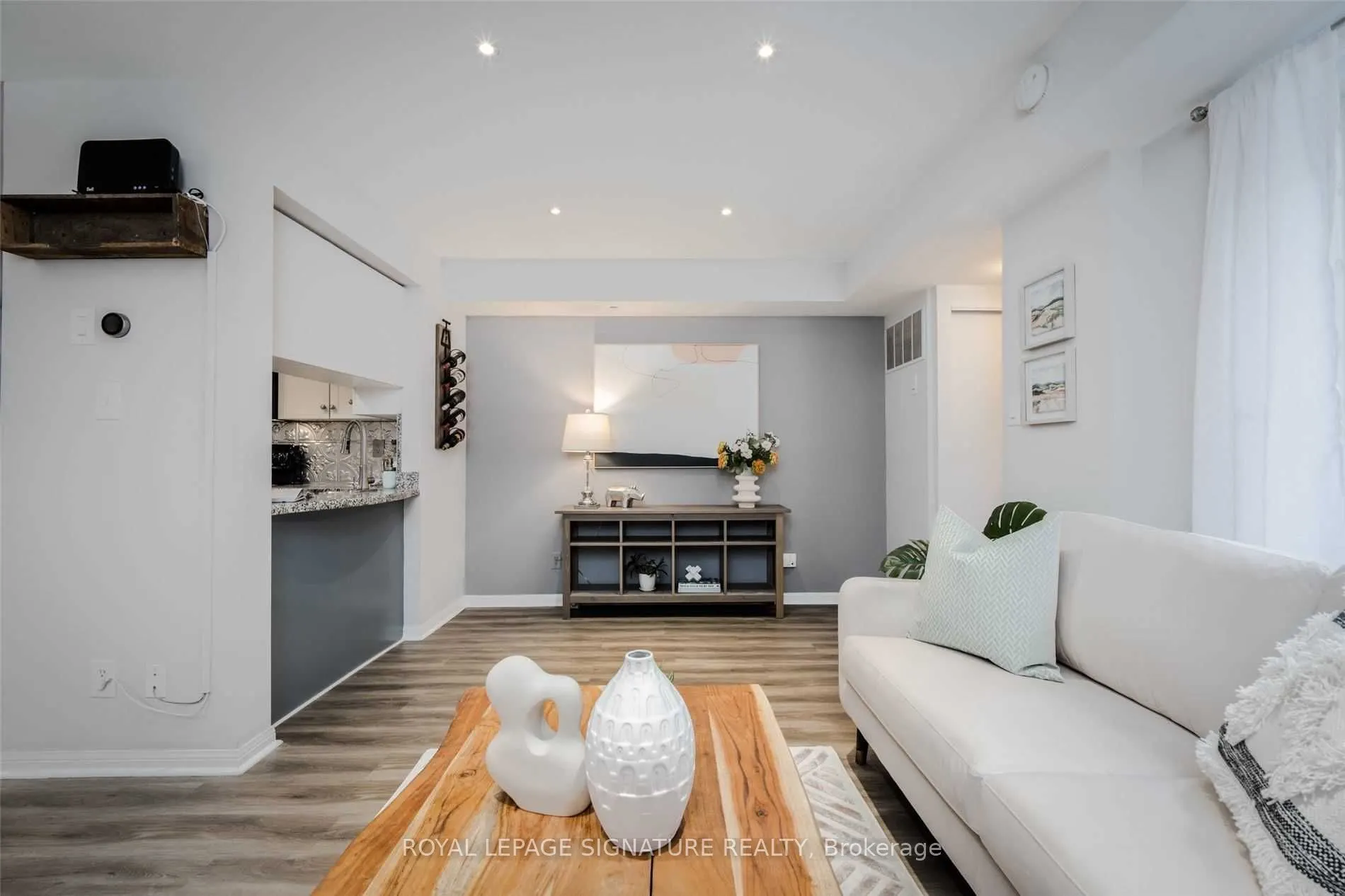 16 Laidlaw Street, #926