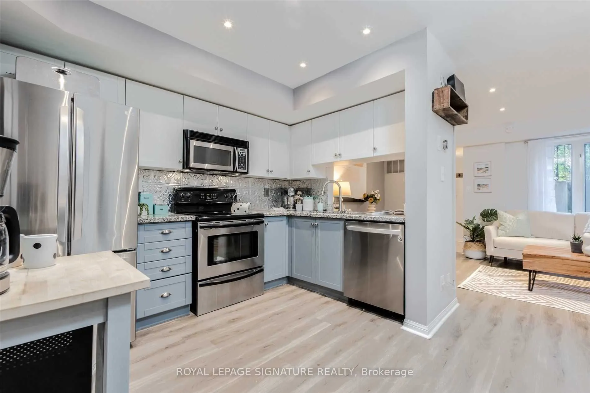 16 Laidlaw Street, #926