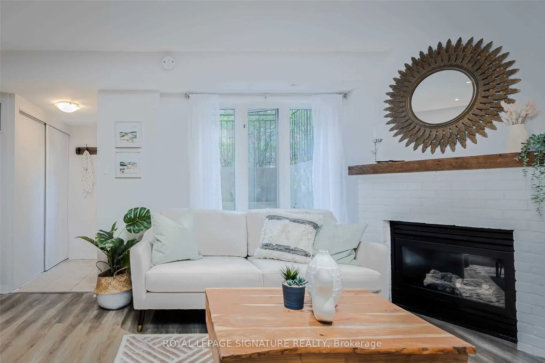 16 Laidlaw Street, #926