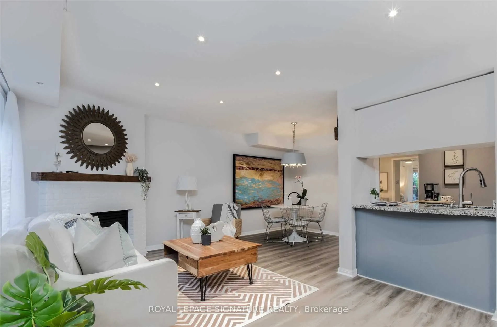 16 Laidlaw Street, #926