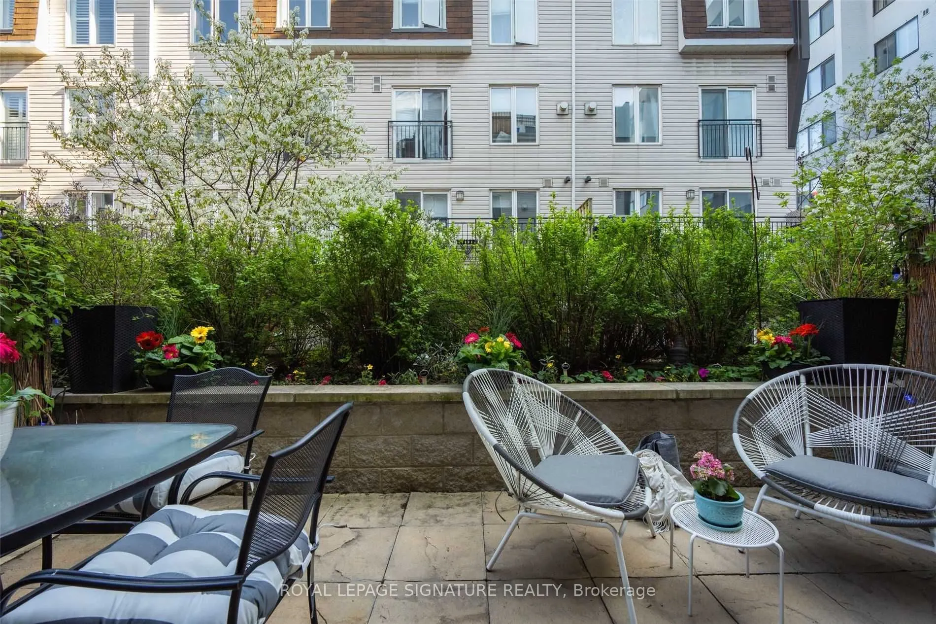 16 Laidlaw Street, #926