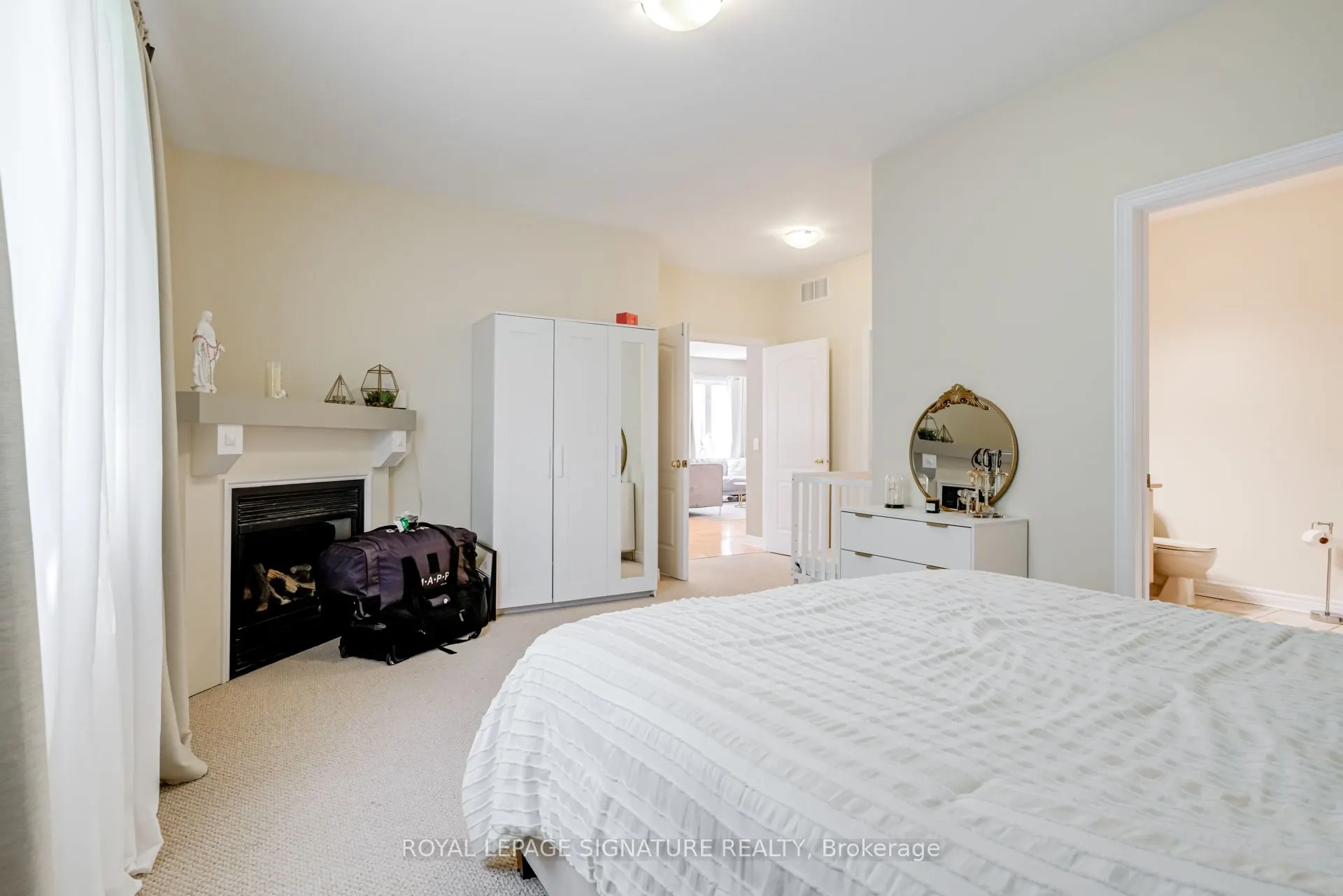 39 Treeline Boulevard