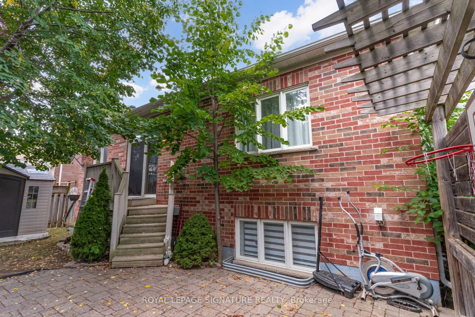 39 Treeline Boulevard