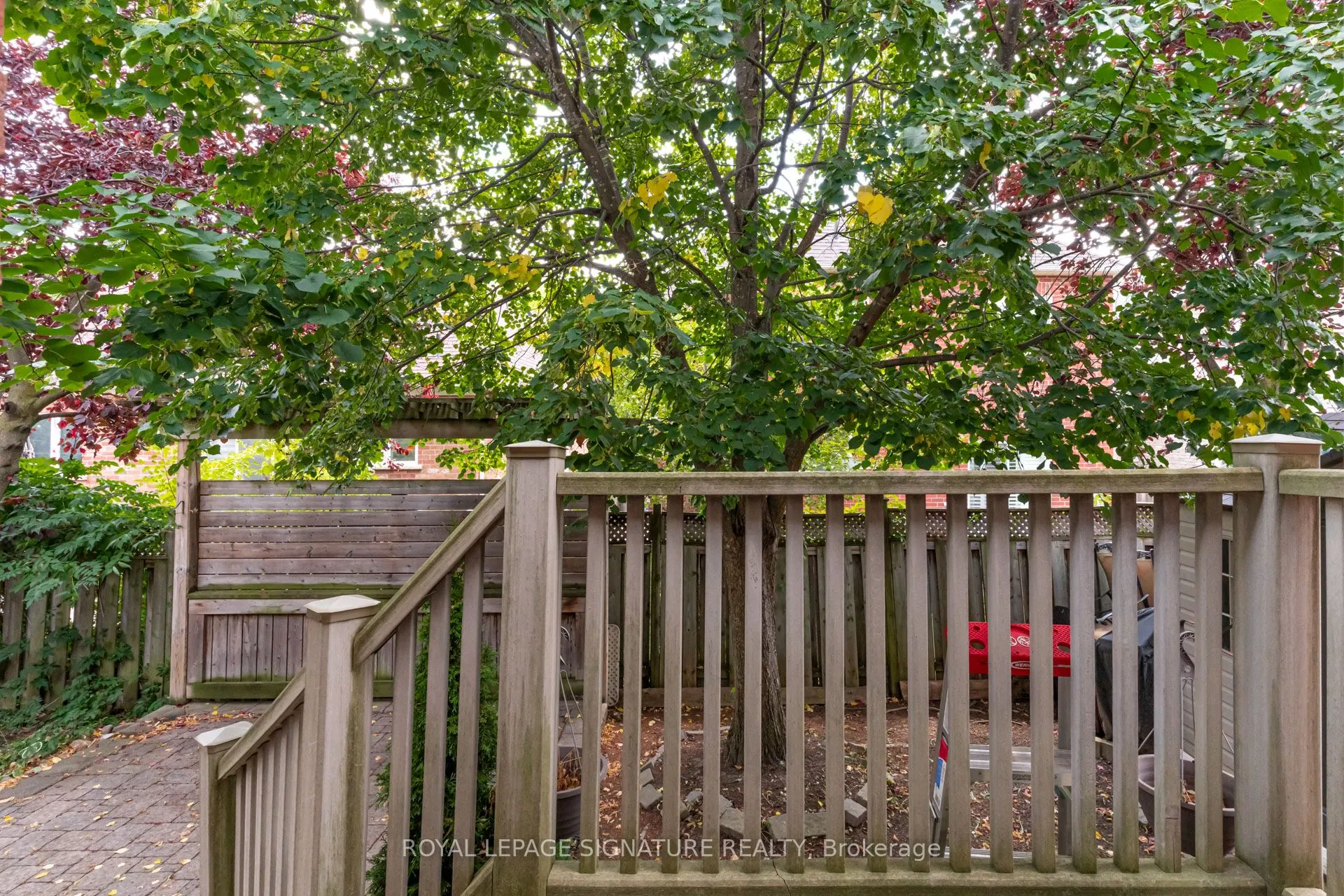 39 Treeline Boulevard