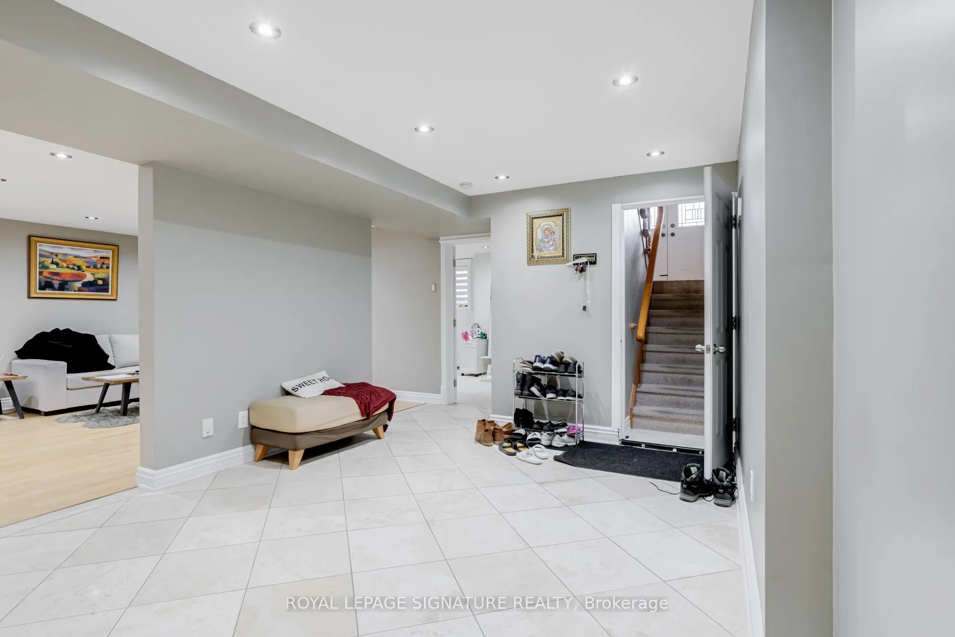 39 Treeline Boulevard