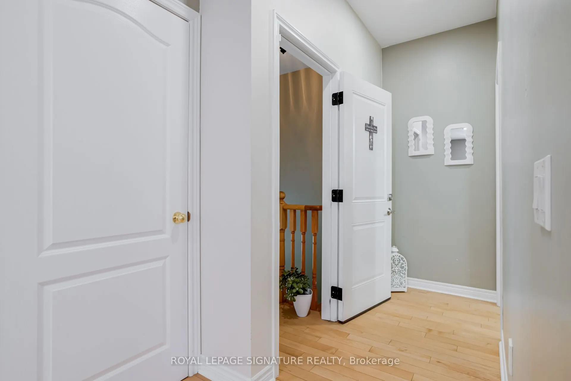 39 Treeline Boulevard