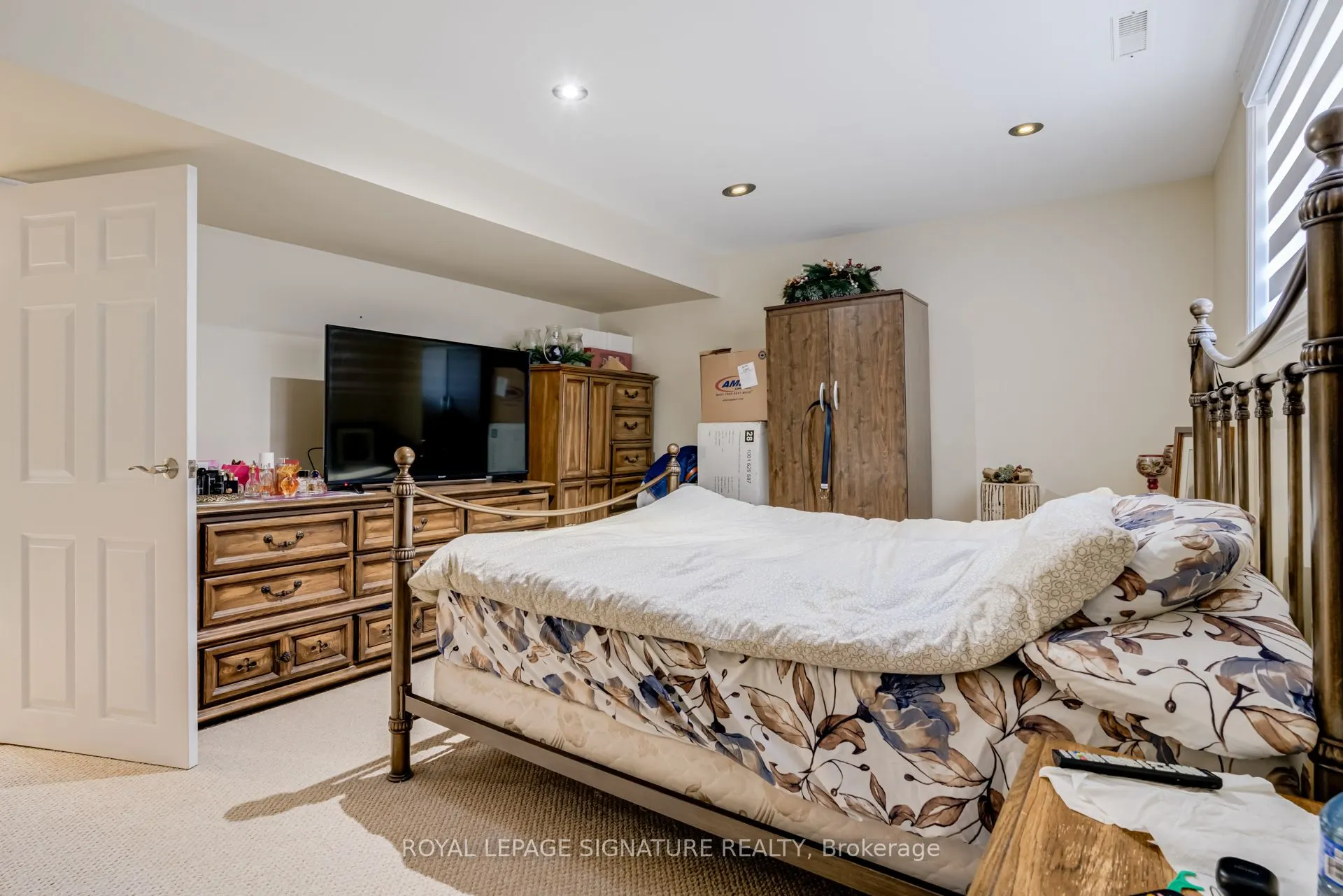 39 Treeline Boulevard