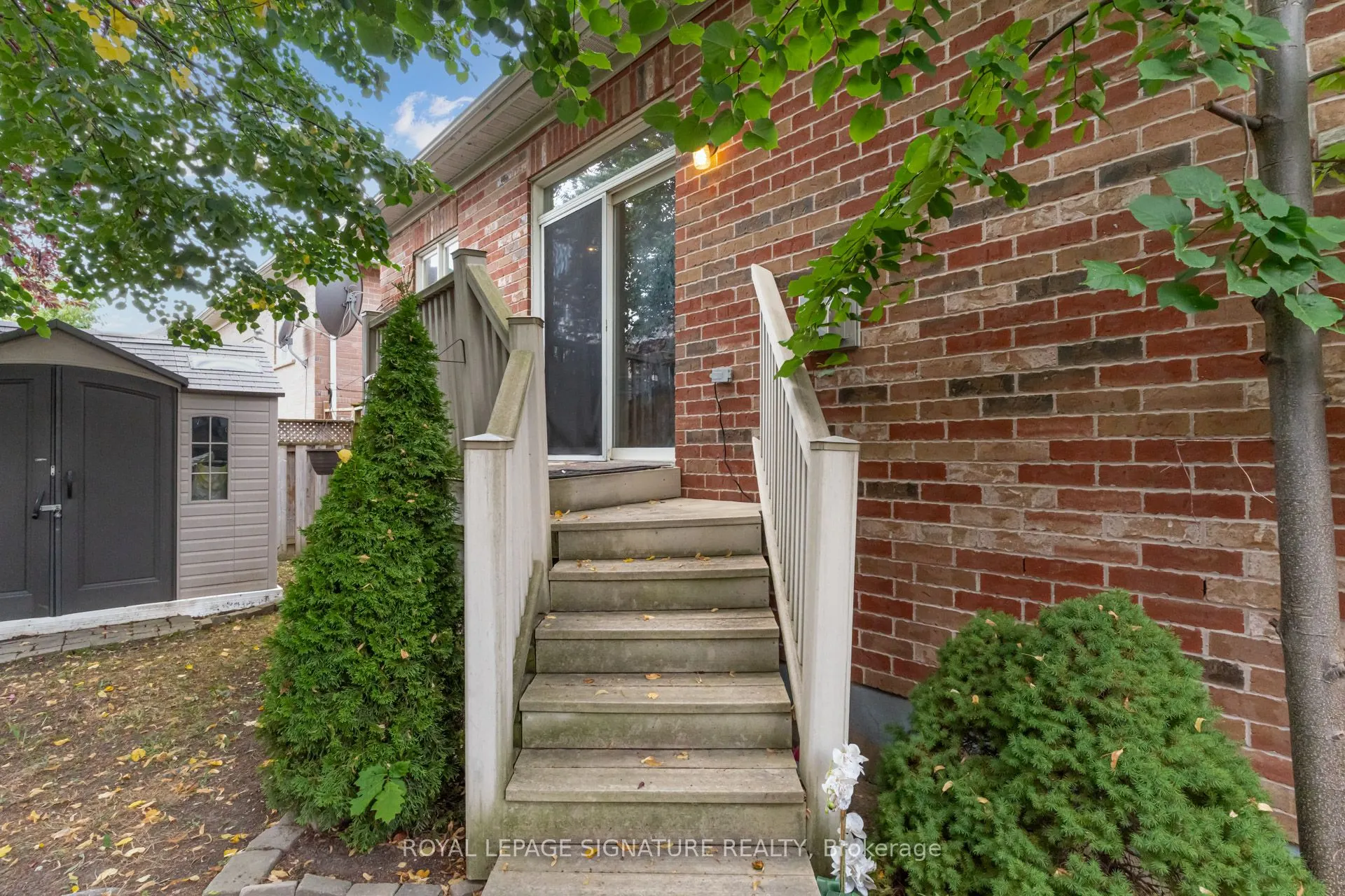 39 Treeline Boulevard