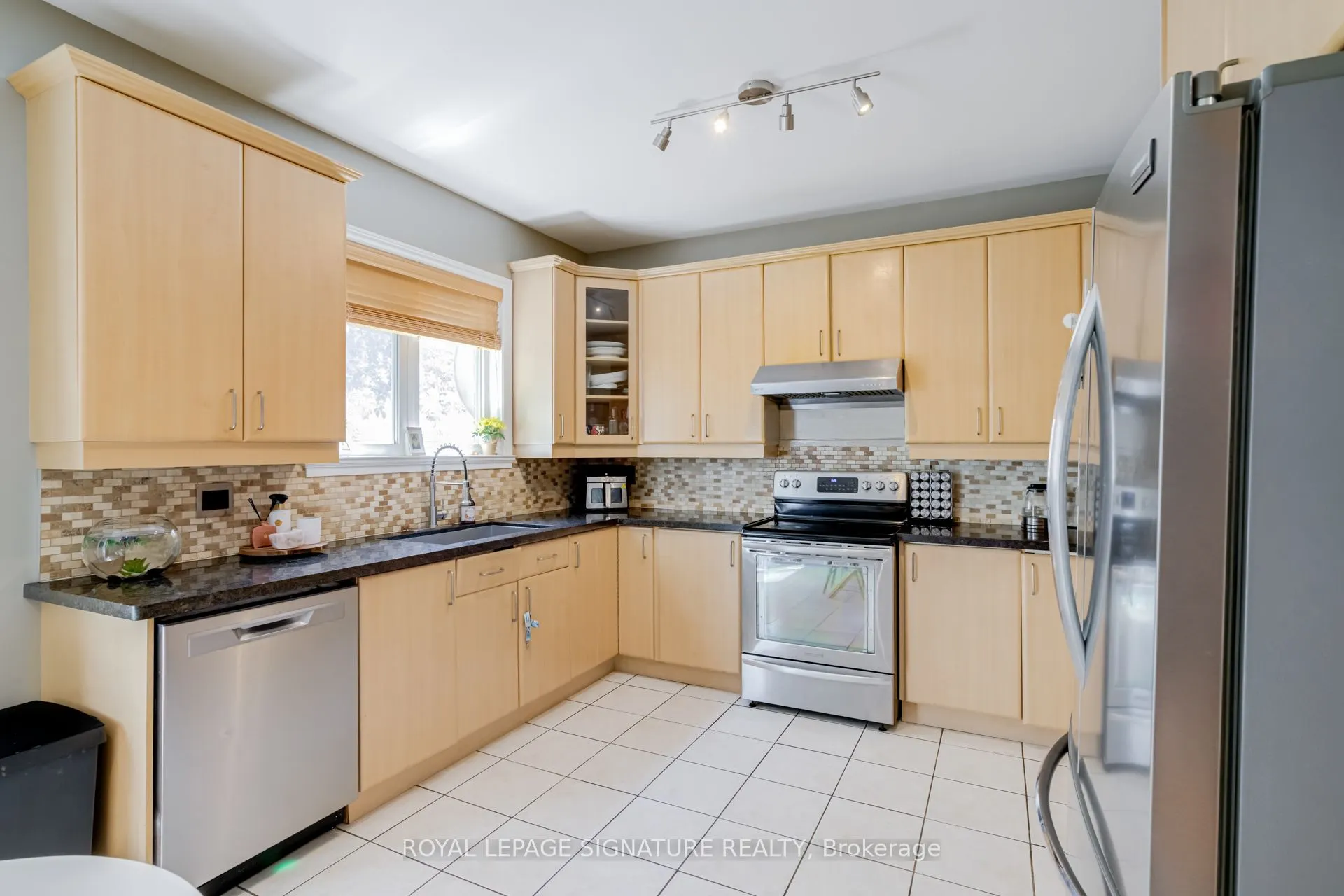 39 Treeline Boulevard