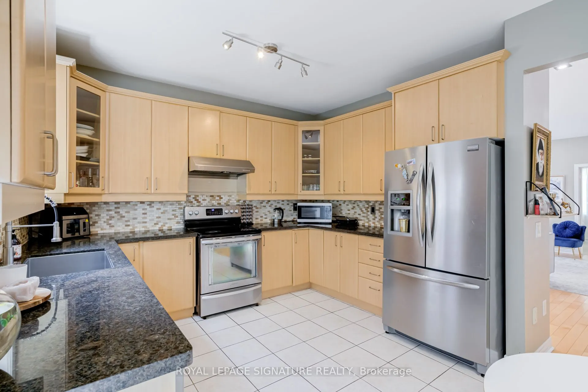 39 Treeline Boulevard