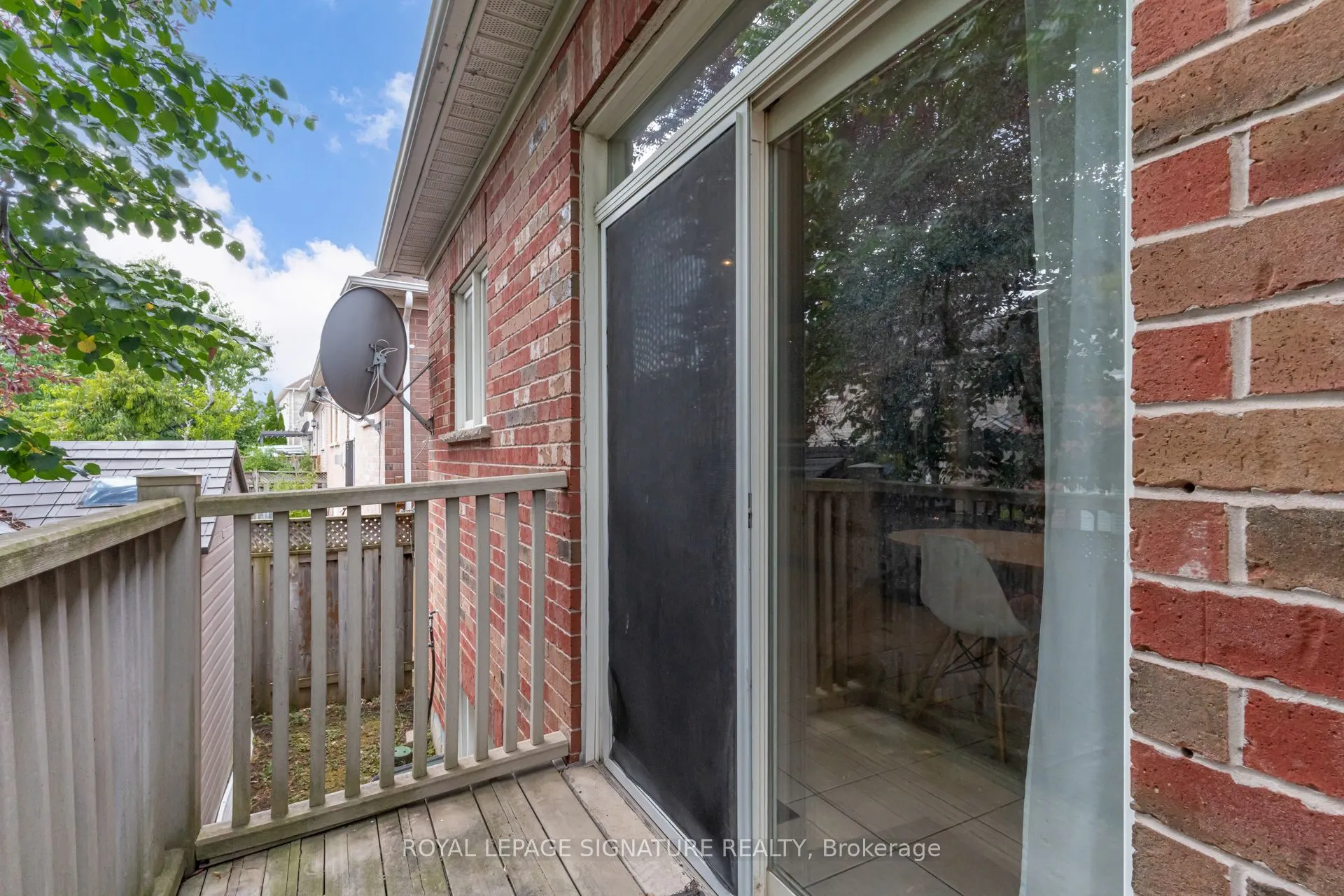 39 Treeline Boulevard