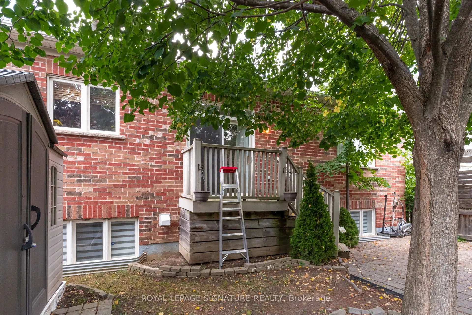 39 Treeline Boulevard