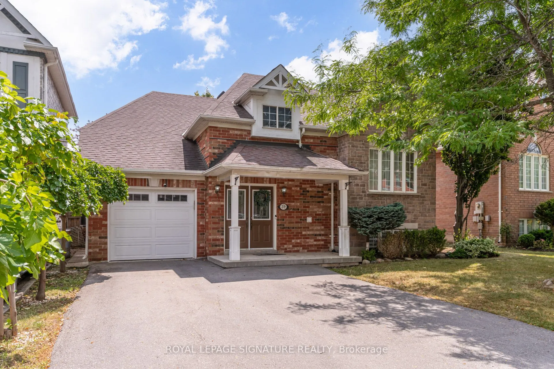 39 Treeline Boulevard