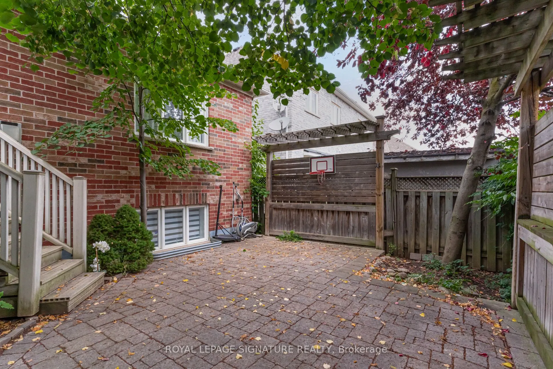 39 Treeline Boulevard