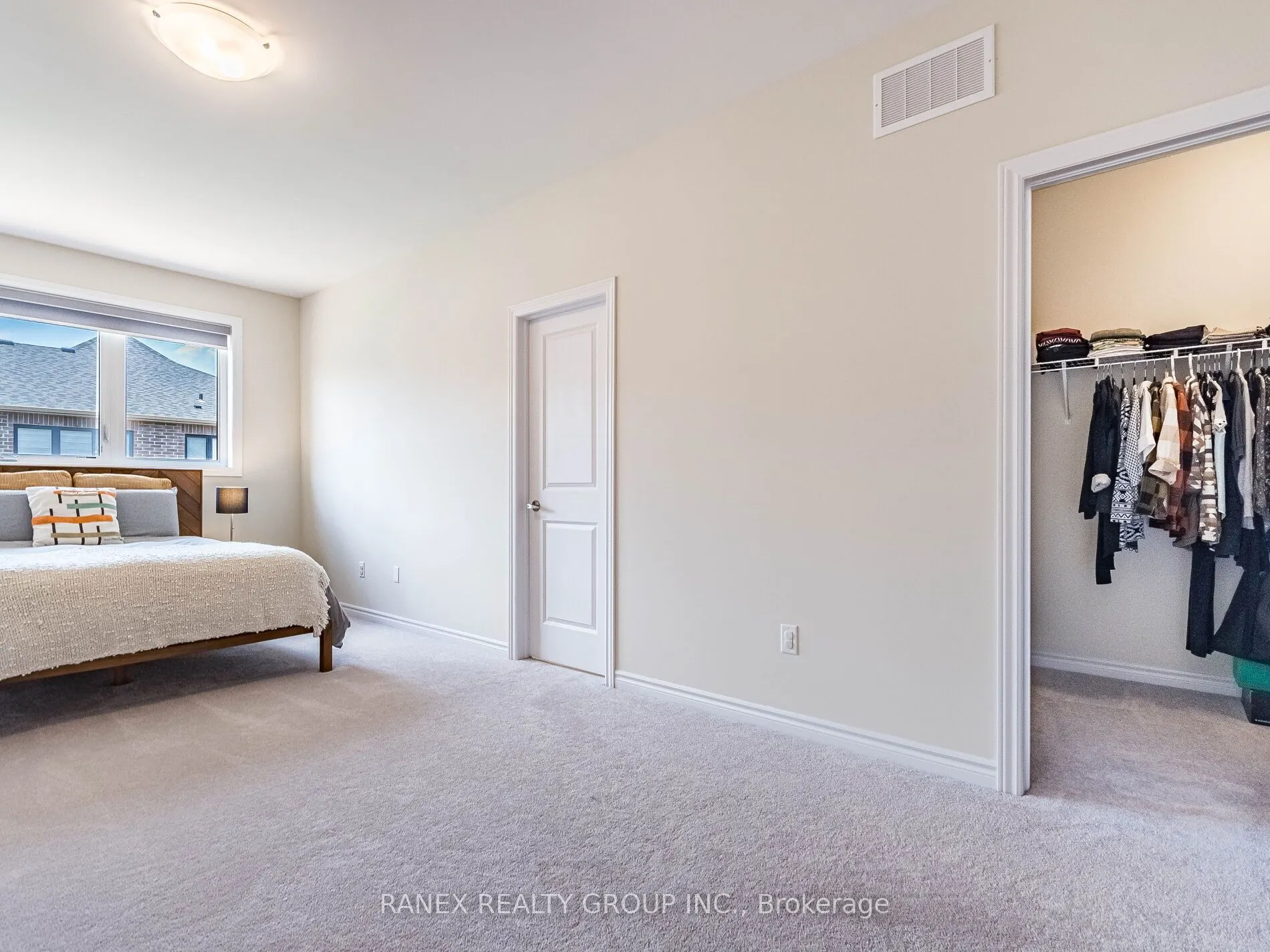 1411 Oakmont Common