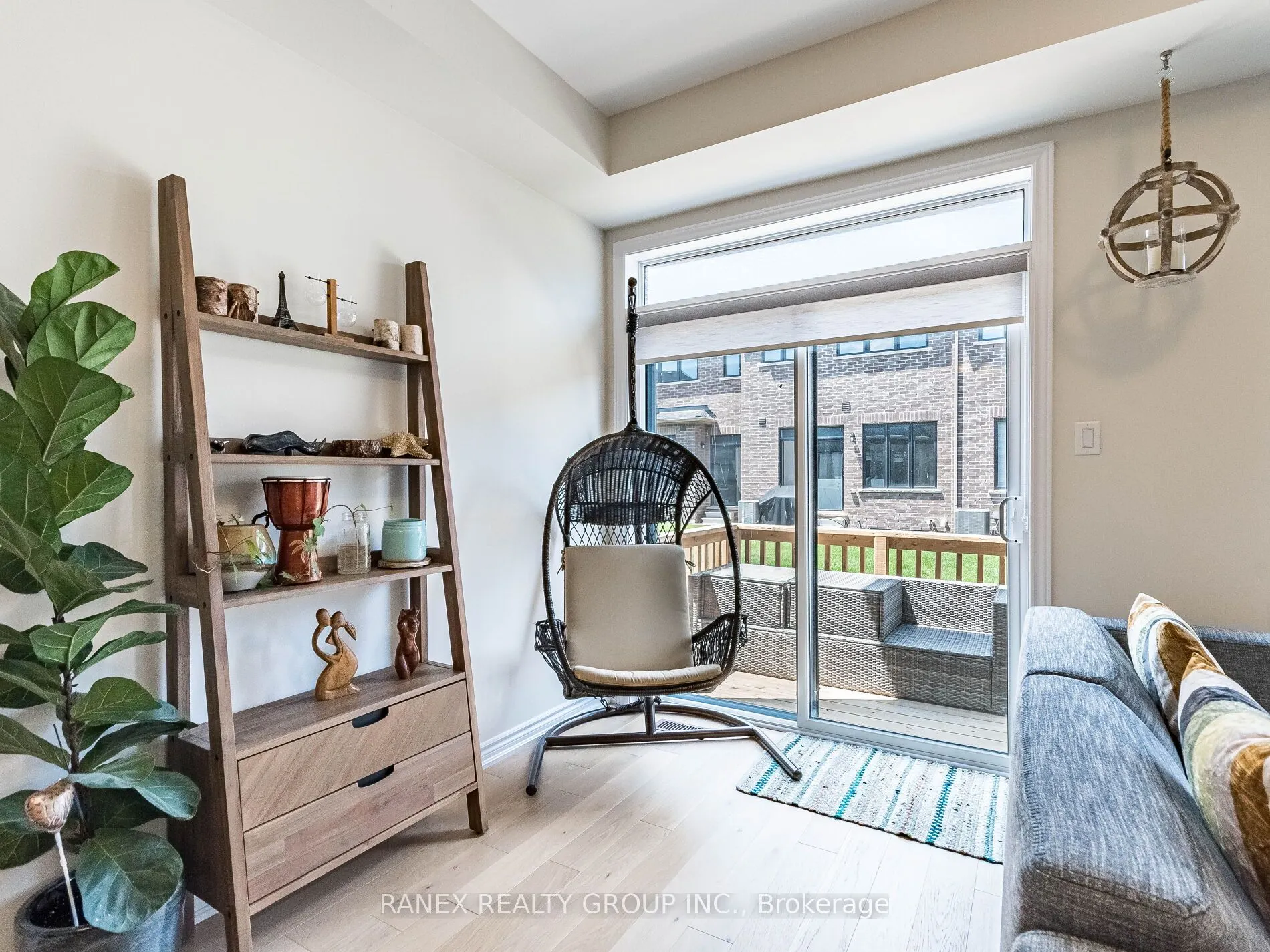 1411 Oakmont Common