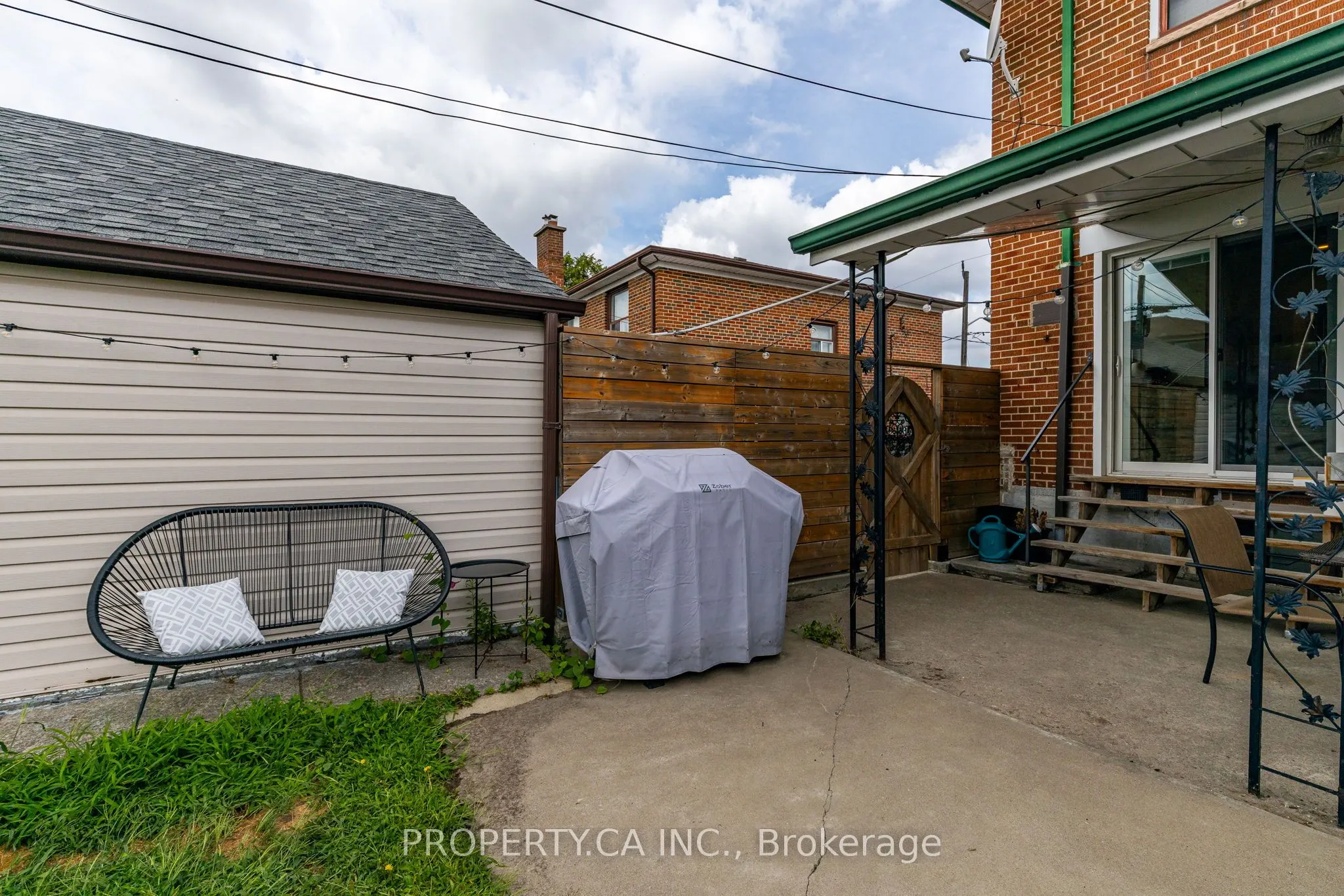 5 Woodenhill Court