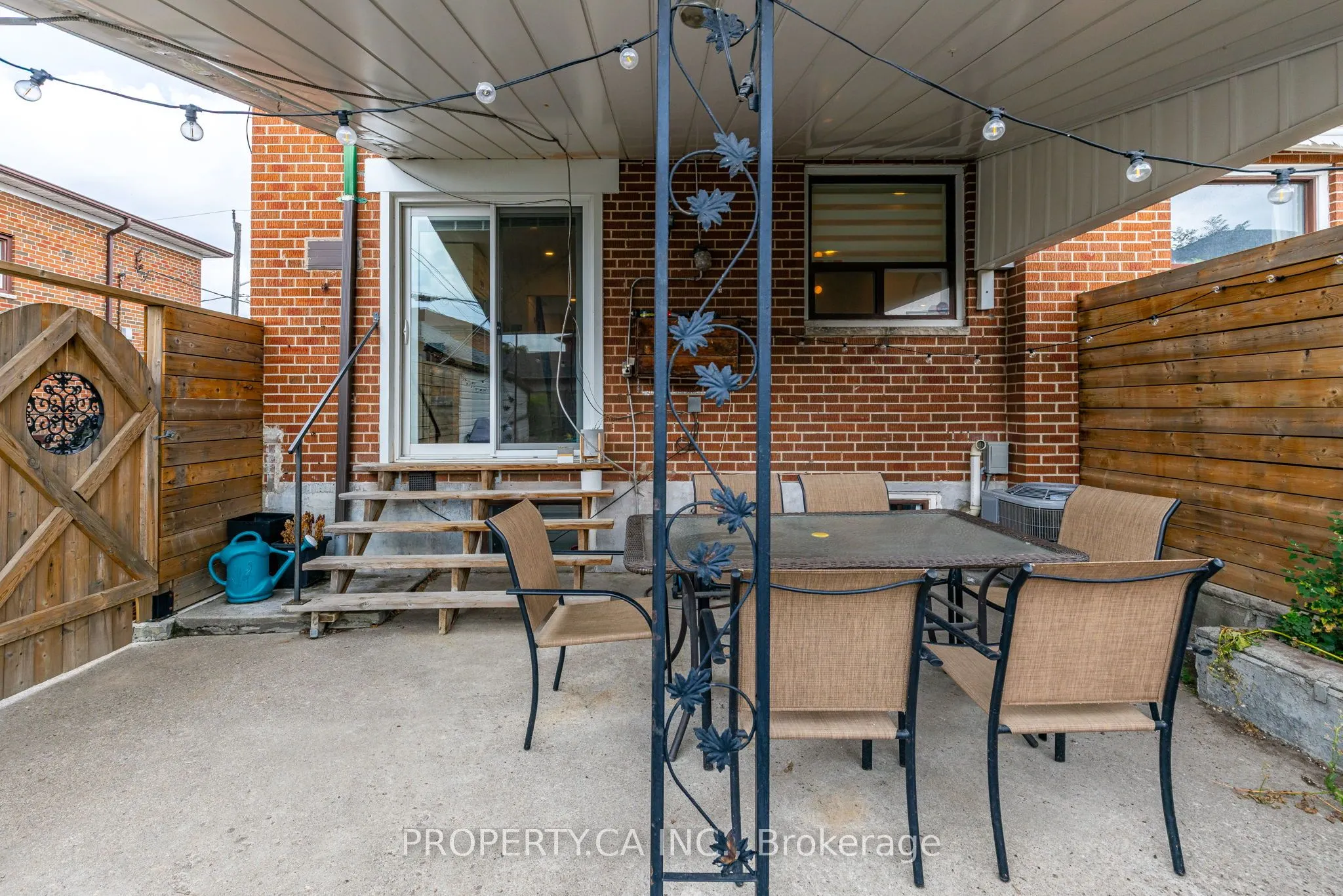 5 Woodenhill Court
