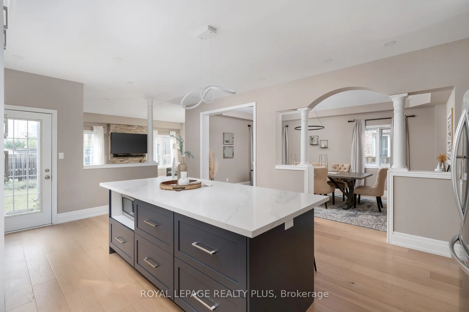 1059 McClenahan Crescent