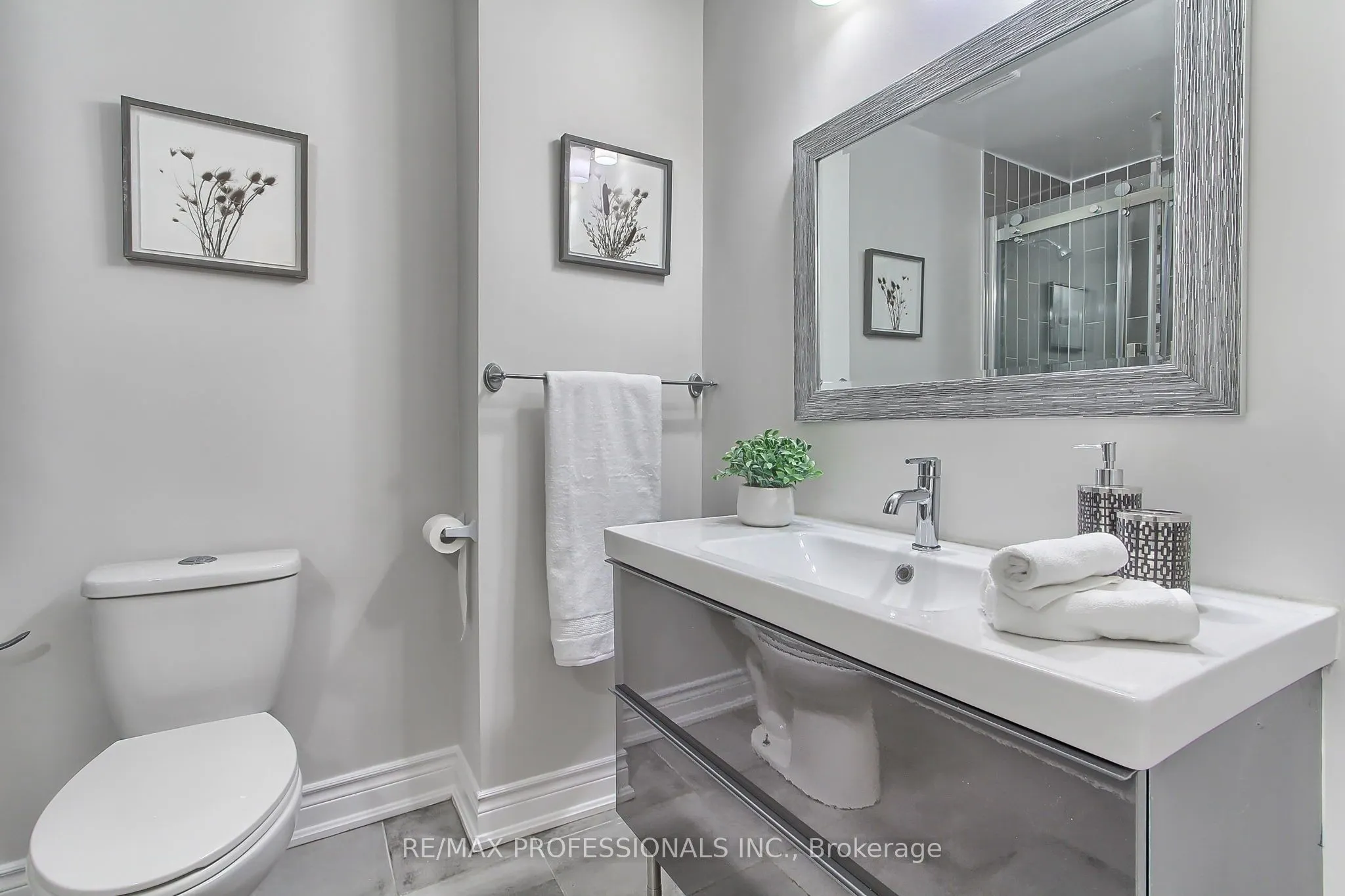 425 CANTERBURY Crescent