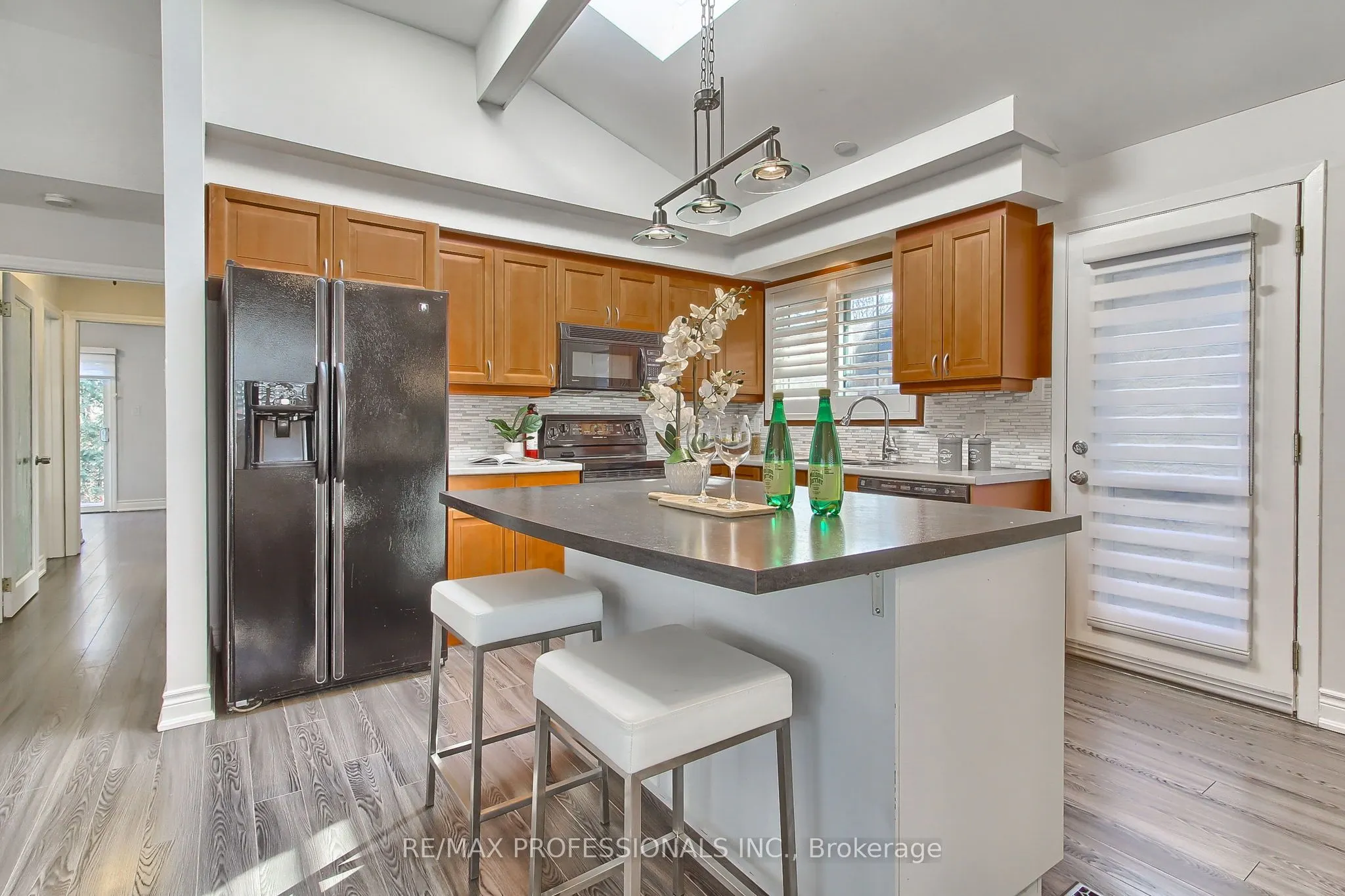 425 CANTERBURY Crescent