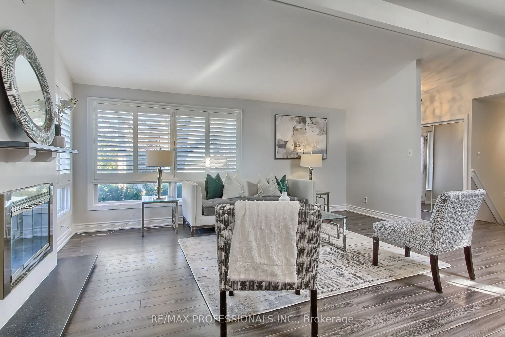 425 CANTERBURY Crescent