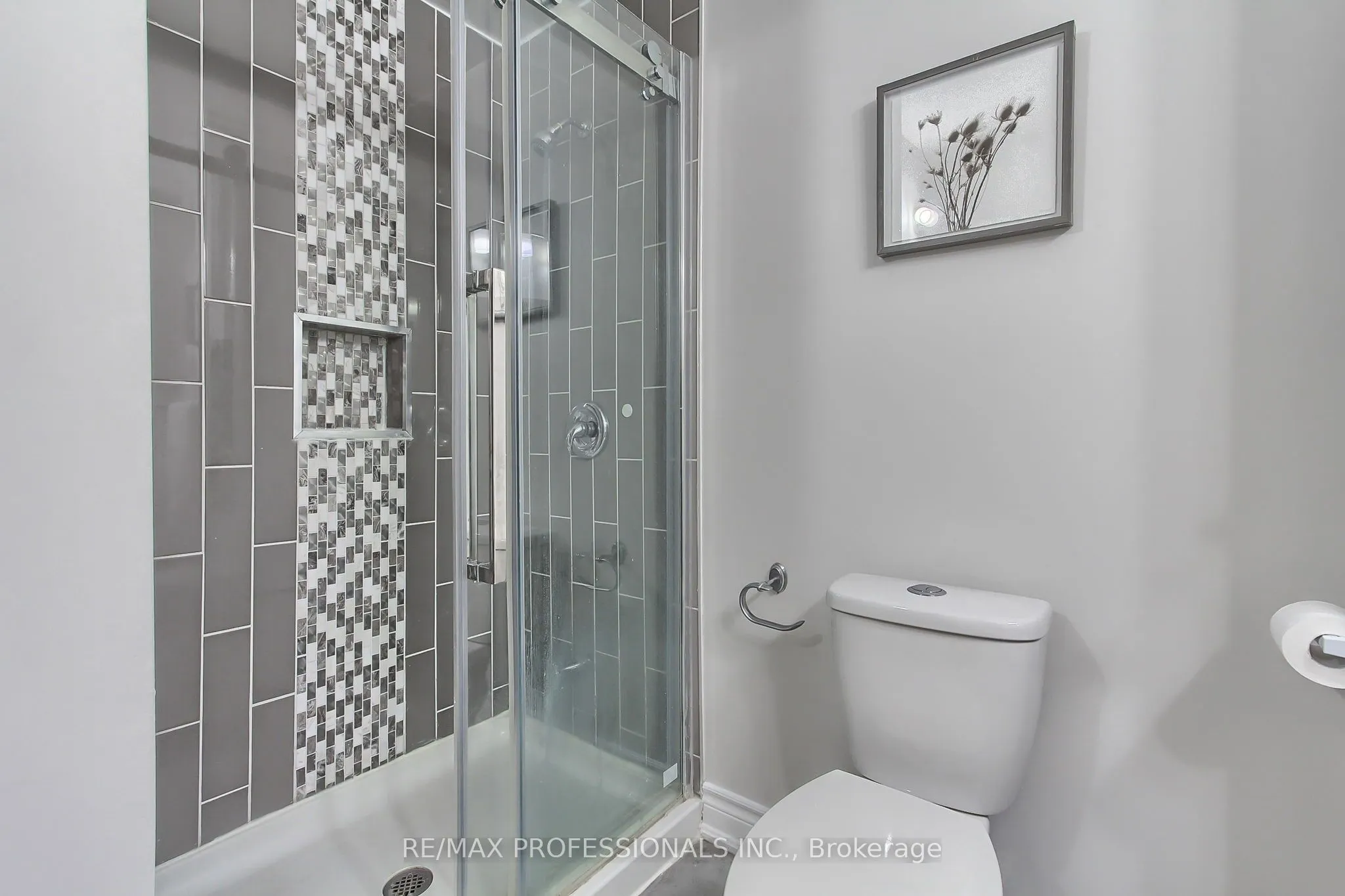 425 CANTERBURY Crescent