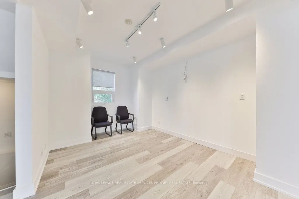 15 Mississauga Road S