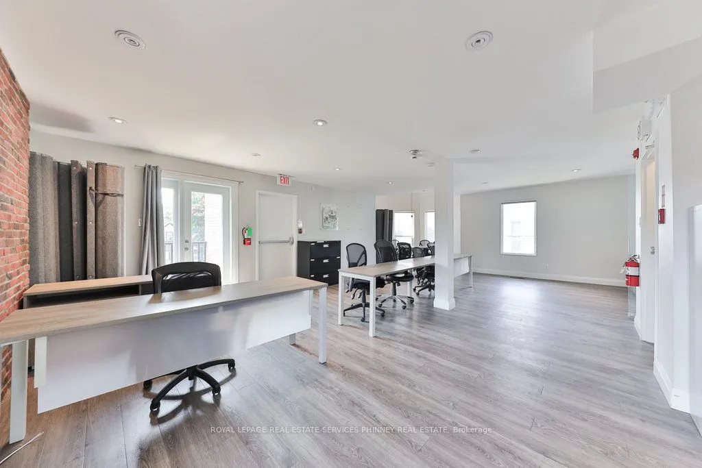 15 Mississauga Road S